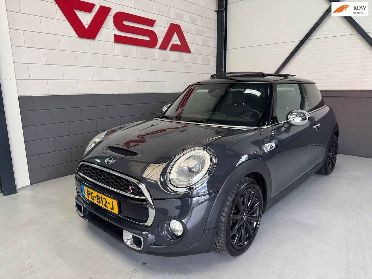 MINI Cooper S - Mini 2.0 Chili Serious Business JCW pack - AutoWereld.nl