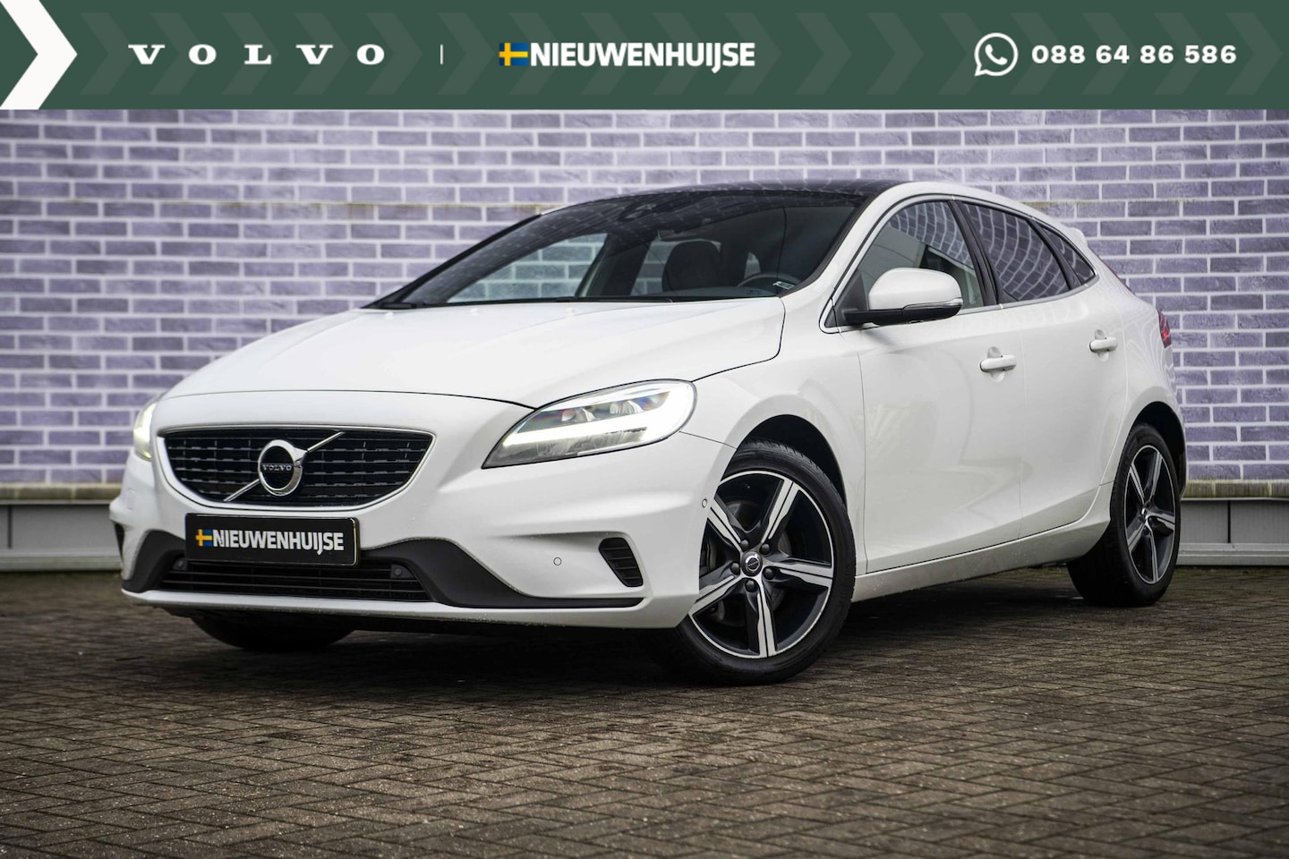 Volvo V40 - 1.5 T3 Polar+ Sport | Panorama dak | Trekhaak | Keyless | Climate control | Achteruitrijca - AutoWereld.nl