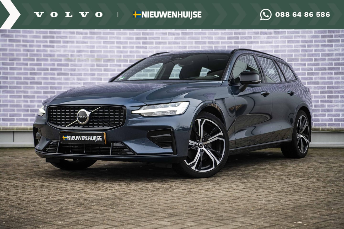 Volvo V60 - 2.0 B4 Plus Dark | Panorama dak | Adaptieve cruise control | Elektrisch verstelbare voorst - AutoWereld.nl