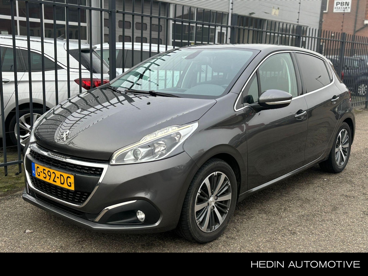 Peugeot 208 - 1.2 PureTech Allure EU NAVI | APPLE CARPLAY ANDROID AUTO | AIRCO | ACHTERUITRIJCAMERA | LM - AutoWereld.nl