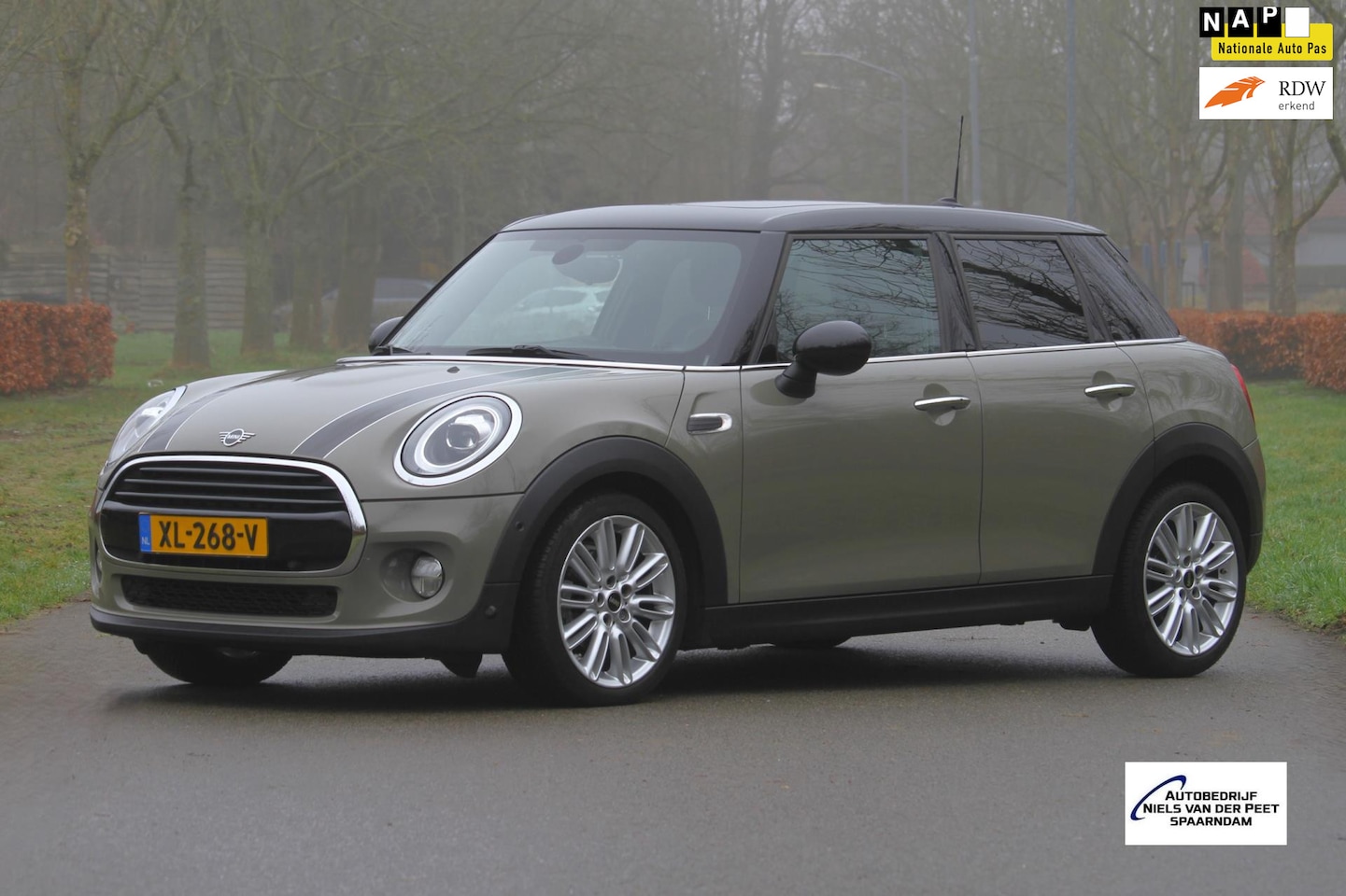 MINI Cooper - Mini 1.5 Chili Automaat / Panoramadak / Half leder sportinterieur / Navigatie / Full optio - AutoWereld.nl