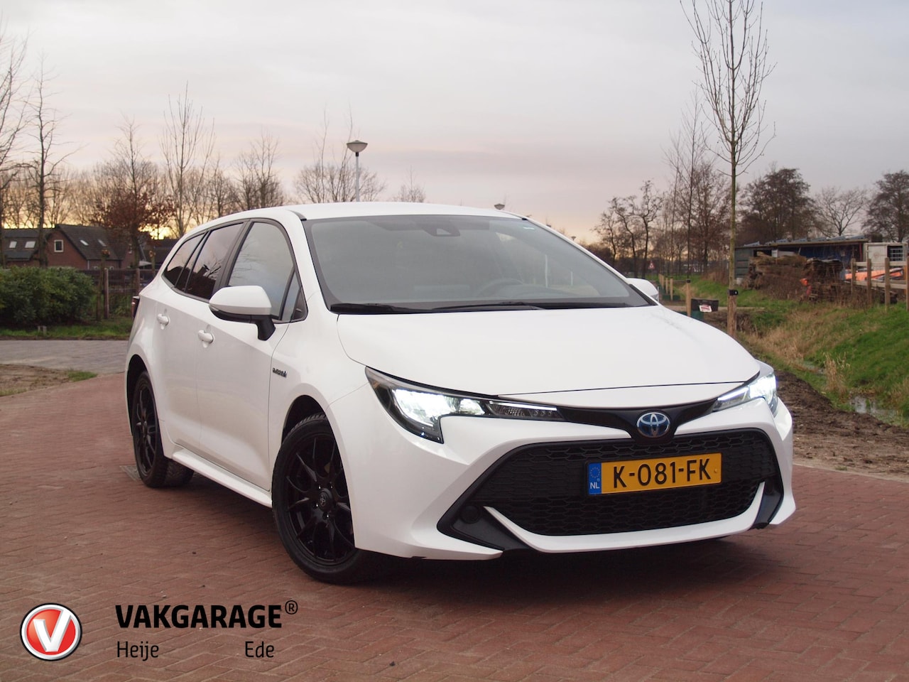 Toyota Corolla Touring Sports - 1.8 Hybrid | 17 Inch | Camera | Apple Carplay | Cruise Control | DAB | - AutoWereld.nl