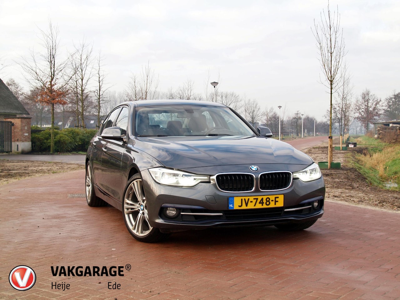 BMW 3-serie - 330e Sportline | Plug-in Hybride | Cruise Control | Parkeersensoren | Automaat | - AutoWereld.nl