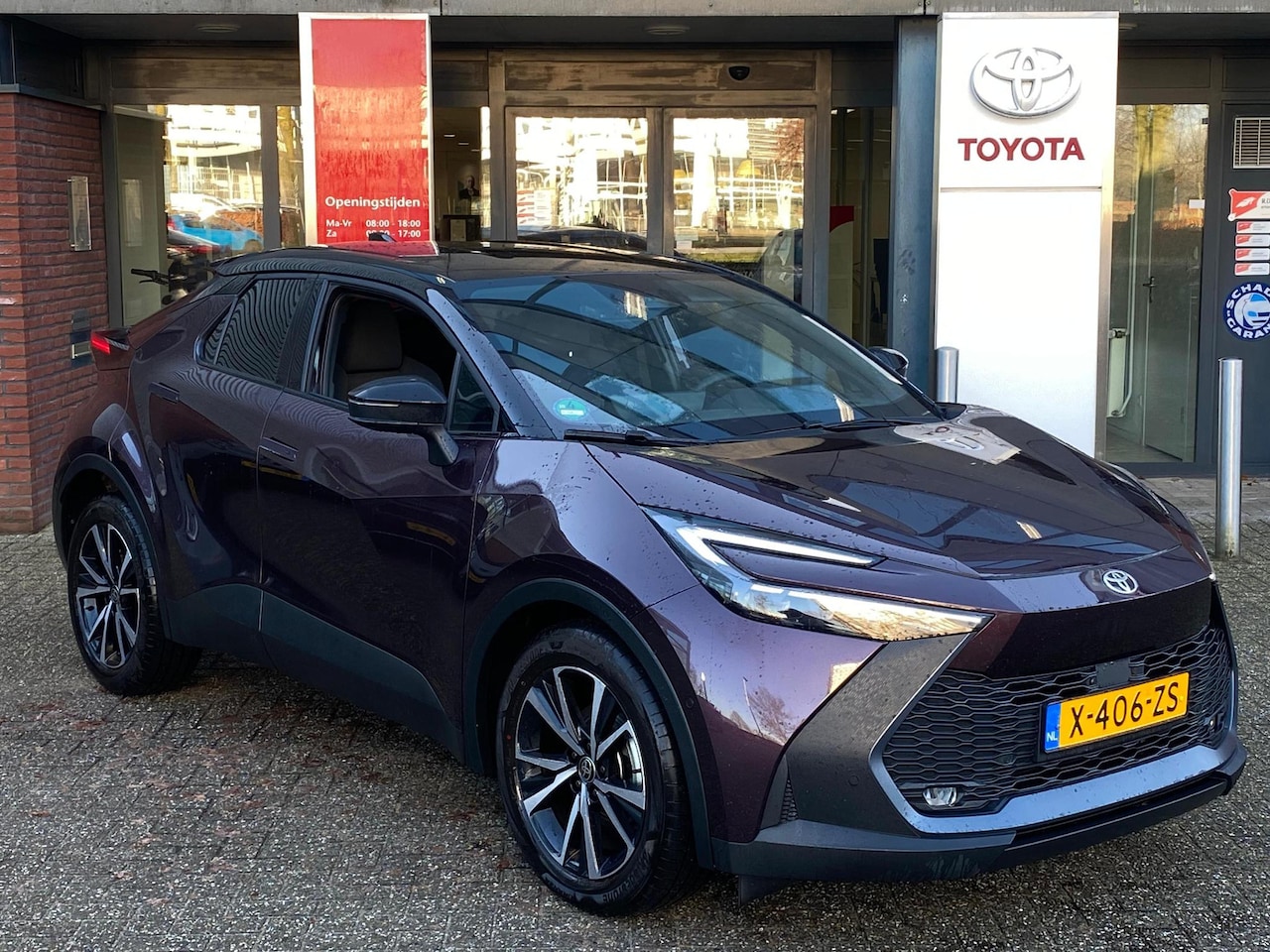 Toyota C-HR - 1.8 Hybrid 140 First Edition NAVI APPLE/ANDROID P-SENSOREN BLISS EL-ACHTERKLEP 360GR-CAMER - AutoWereld.nl