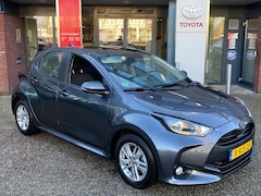 Toyota Yaris - 1.5 HYBRID 115 ACTIVE 5-DEURS APPLE/ANDROID 15"LMV CAMERA AD-CRUISE NL-AUTO