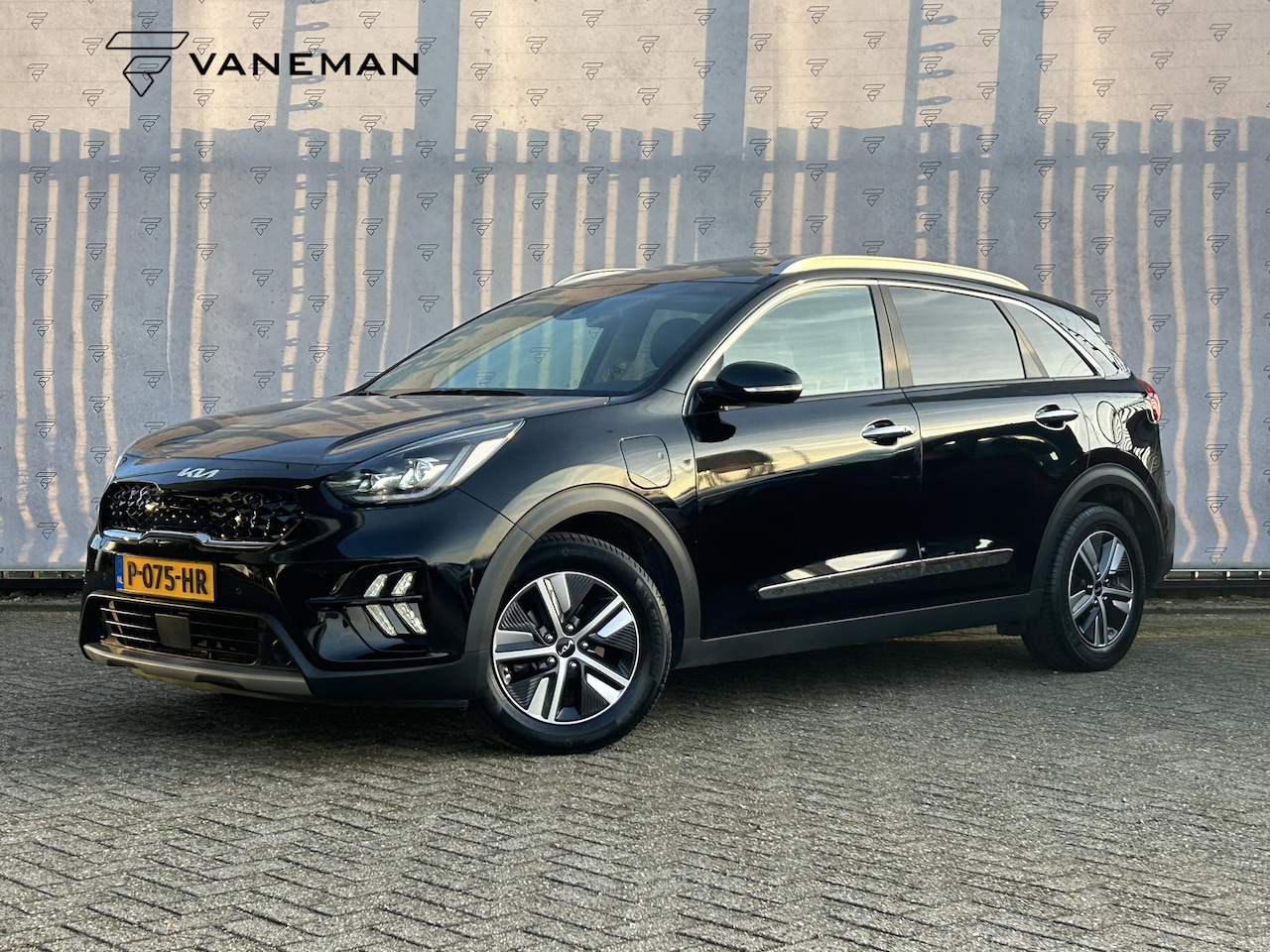 Kia Niro - 1.6 GDi PHEV ExecutiveLine Automaat | Navi | Sensoren | Cruise | Camera | Stoelverwarming - AutoWereld.nl