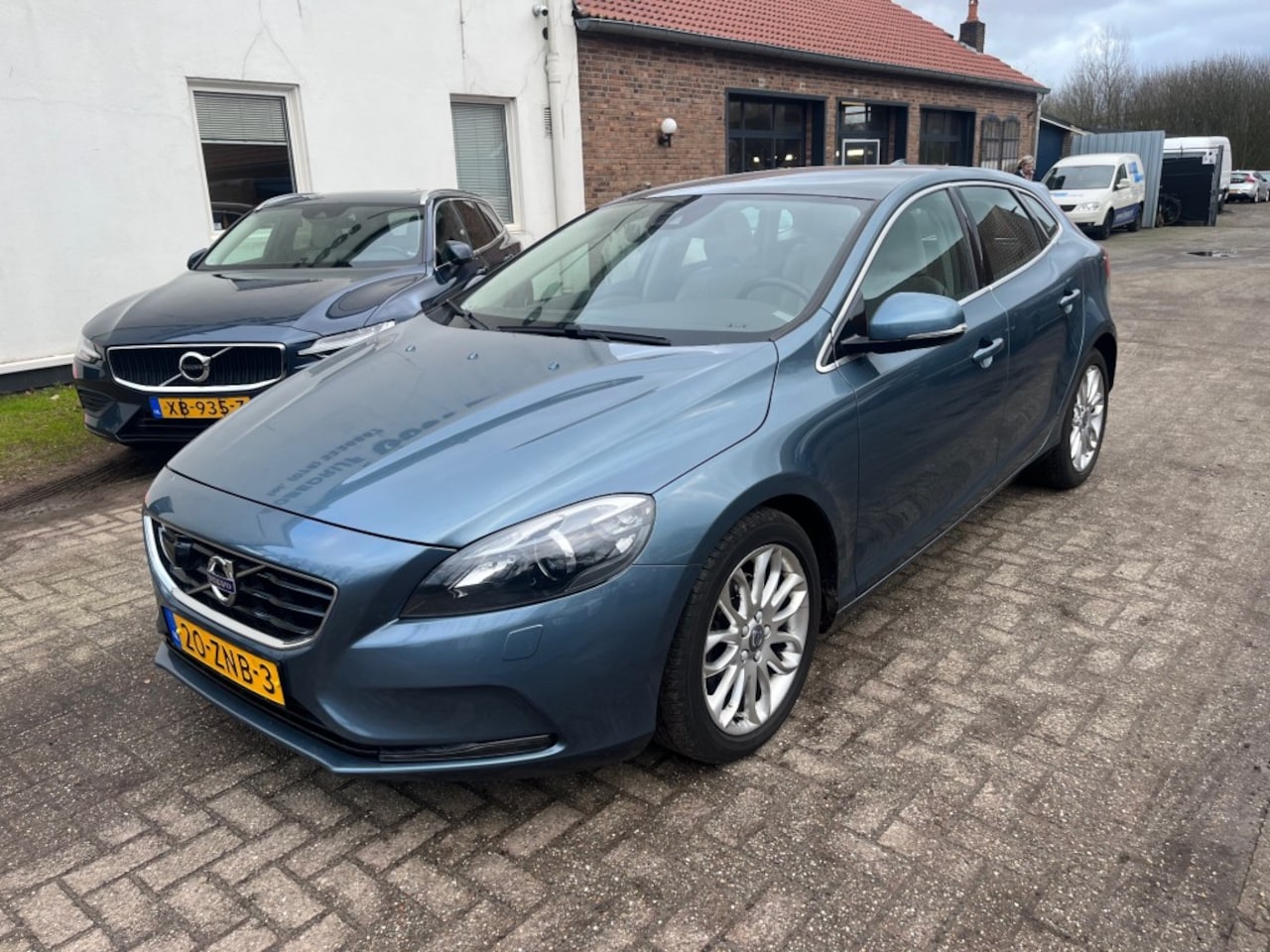 Volvo V40 - T4 Summum Adapt. Cruise Leder Pano Stoelverwarming - AutoWereld.nl