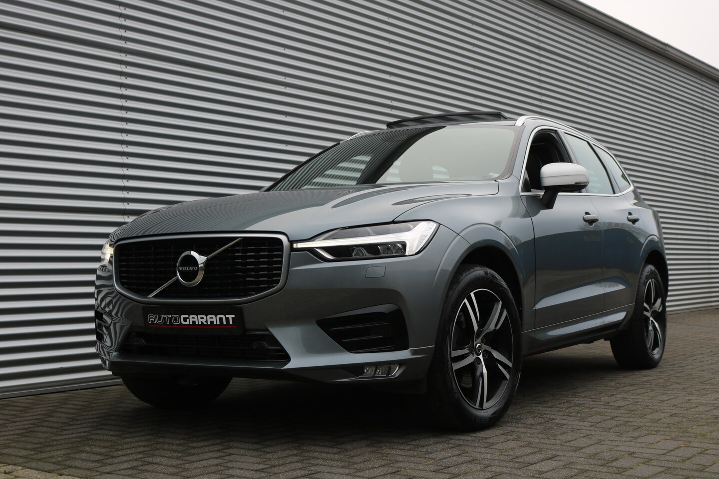 Volvo XC60 - 2.0 T5 AWD R-Design 2.0 T5 AWD R-Design 251PK (Panoramadak Sportleder Navi/Camera Standkachel Full-Led Trekhaa - AutoWereld.nl