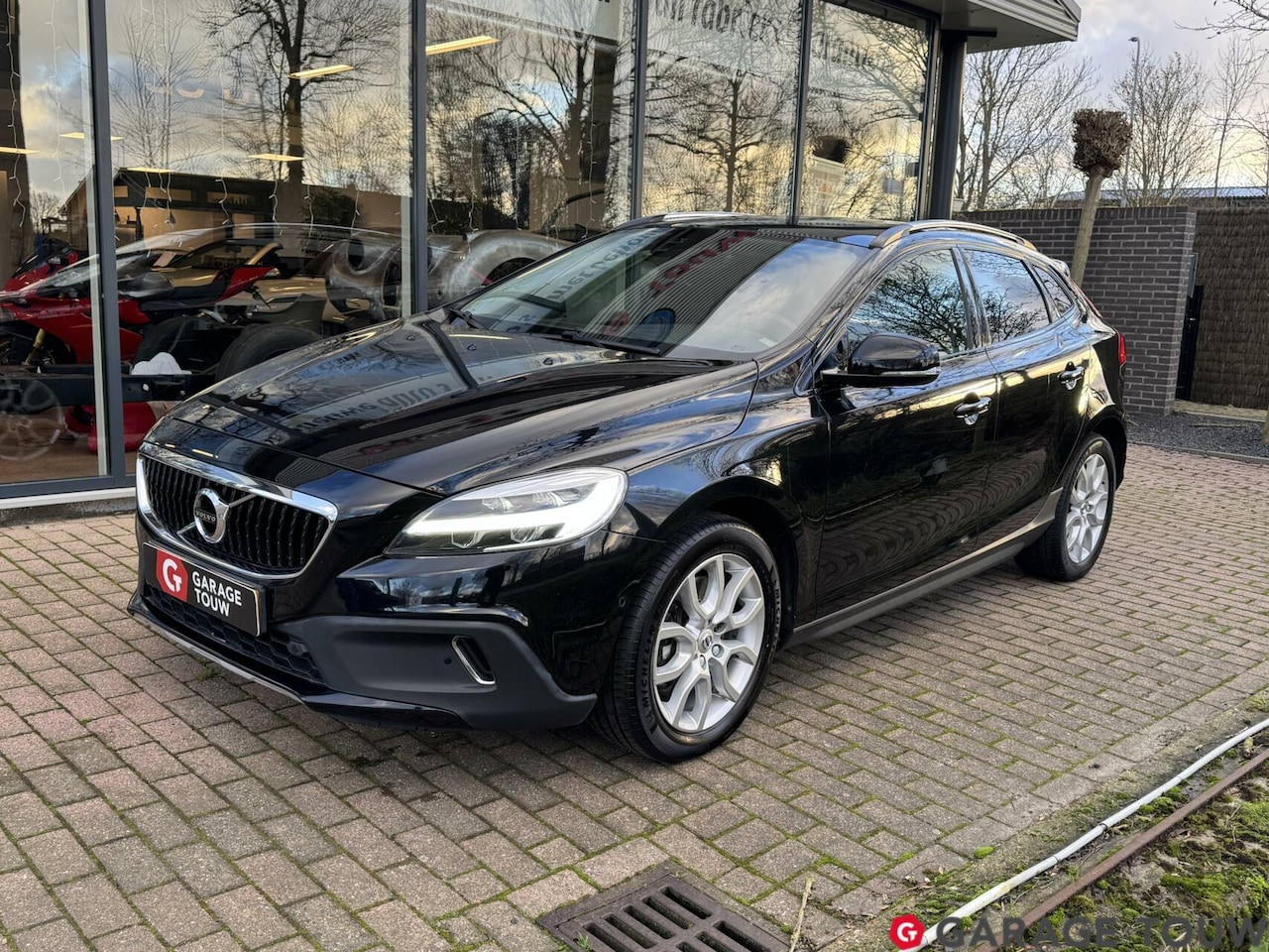 Volvo V40 Cross Country - 1.5 T3 Polar+ Luxury Pano Leder H/K - AutoWereld.nl