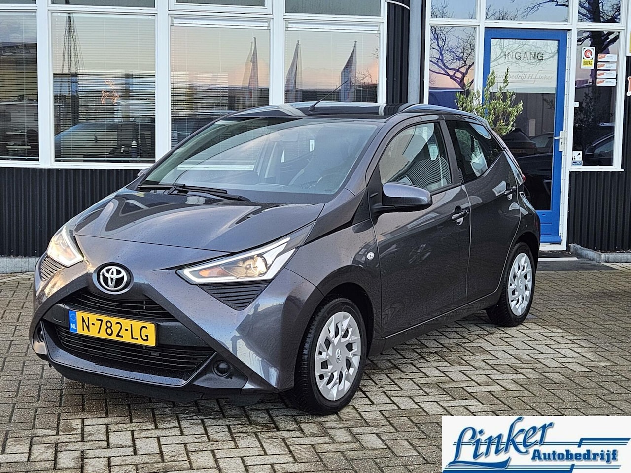 Toyota Aygo - 1.0 VVT-i x-play CAMERA CARPLAY GEEN AFLEVERKOSTEN - AutoWereld.nl