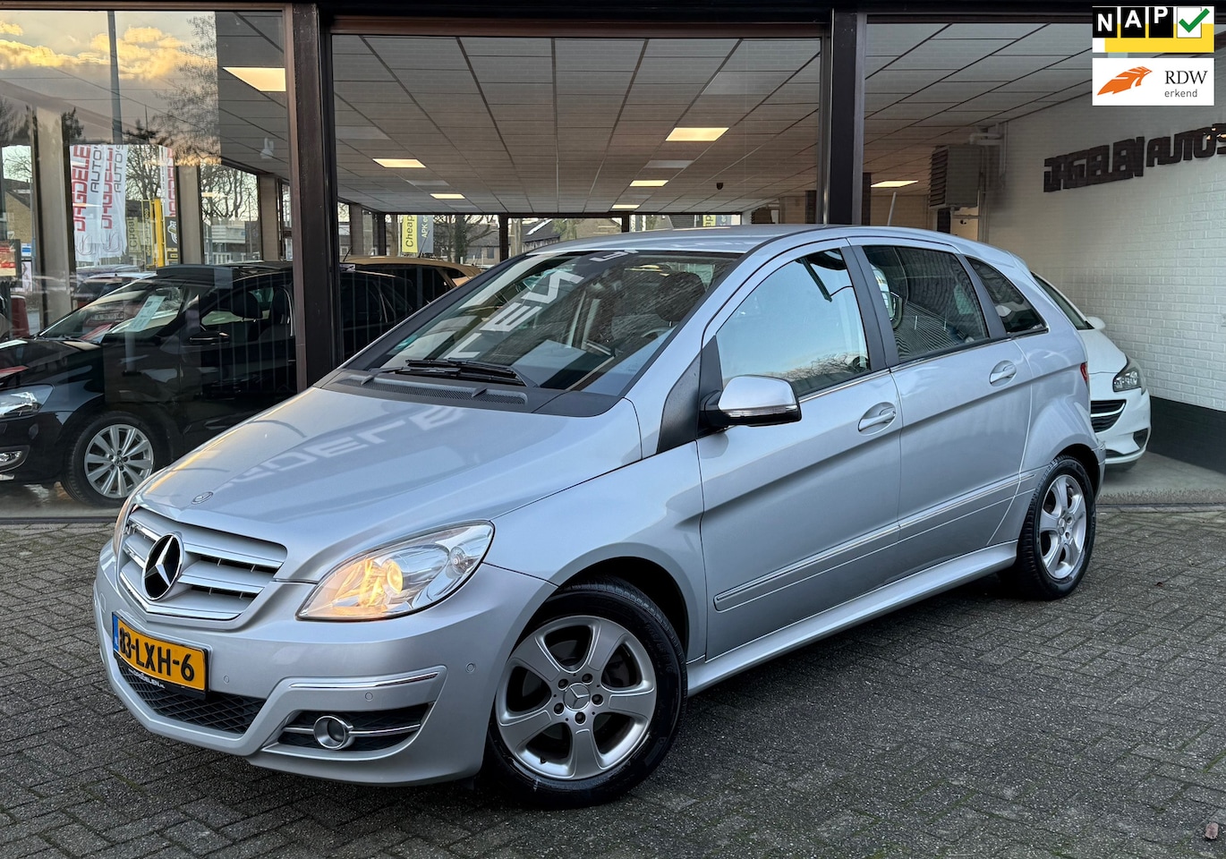 Mercedes-Benz B-klasse - 180 AUTOMAAT | AIRCO | CRUISE | STOELVERW | PDC - AutoWereld.nl