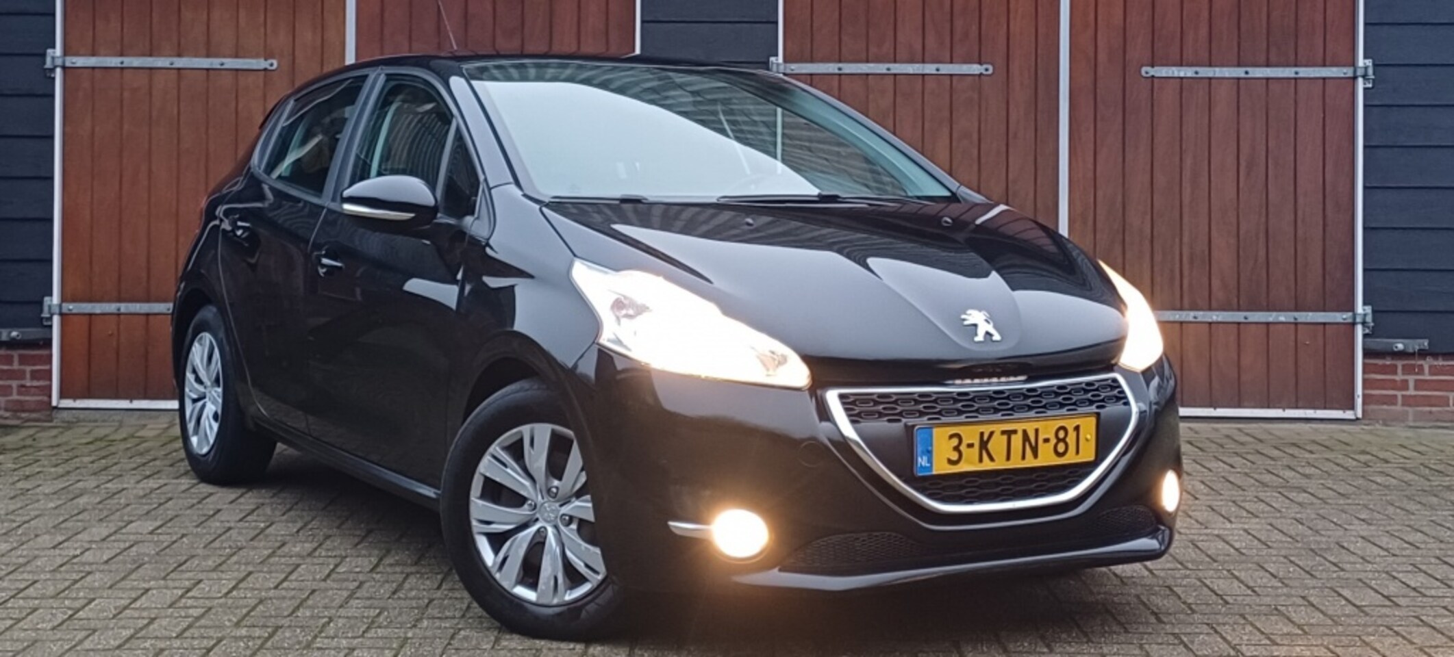 Peugeot 208 - 1.6 e-HDi Blue Lease 1.6 e-HDi Blue Lease, Bluetooth, NAP, Distributie vervangen - AutoWereld.nl