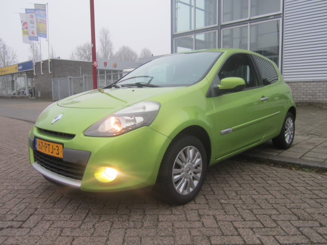 Renault Clio - 1.2 Collection l Airco l LM velgen - AutoWereld.nl