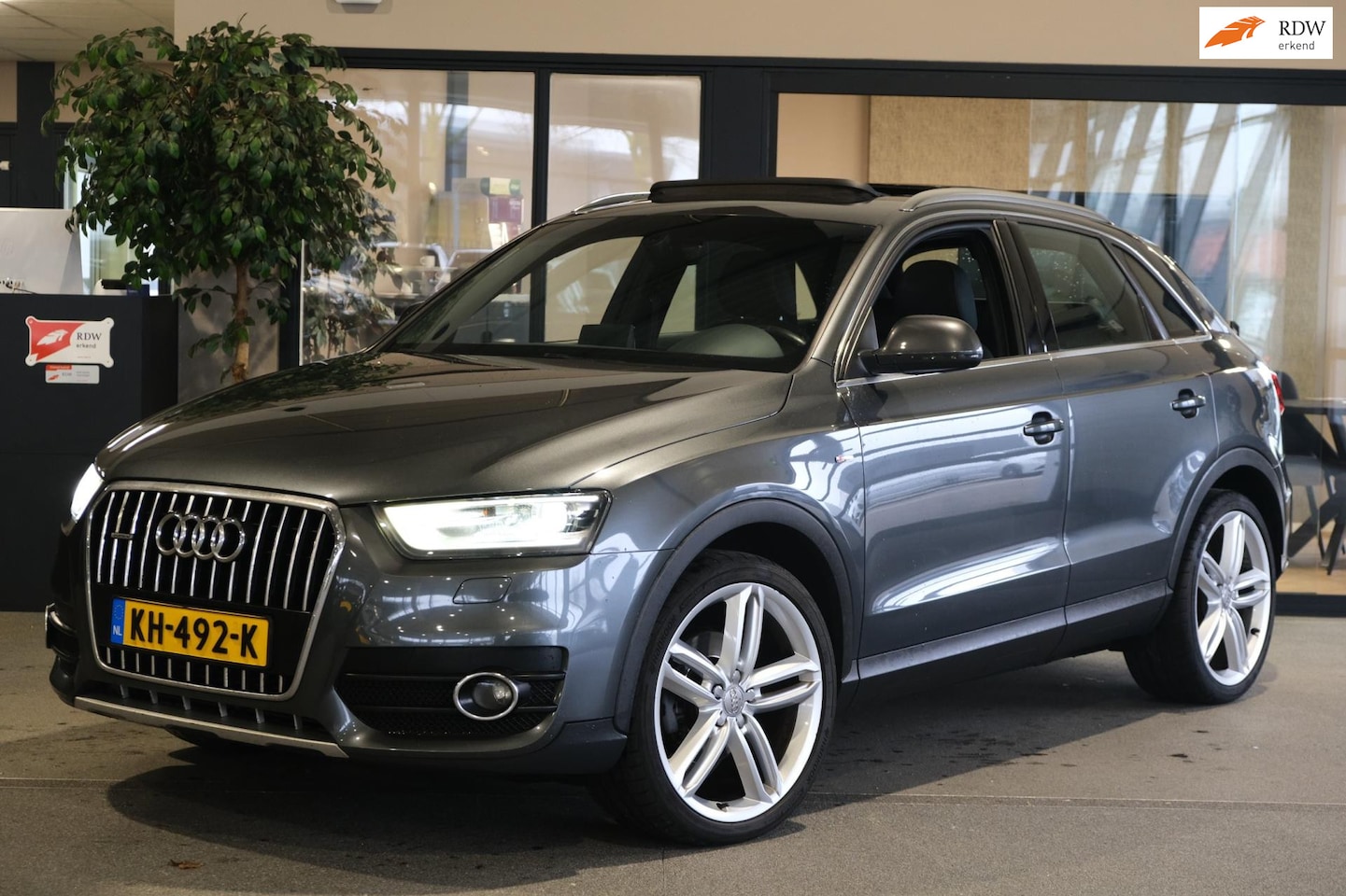 Audi Q3 - 2.0 TFSI quattro S-Line Pano Trek Navi Cruise Pdc Leder - AutoWereld.nl