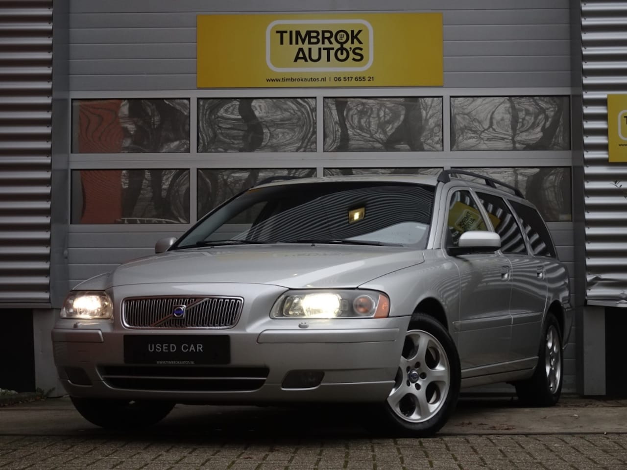 Volvo V70 - 2.5T 210pk Aut. *Xenon/Afn.Trekhaak/Spoiler/Halfleer* - AutoWereld.nl