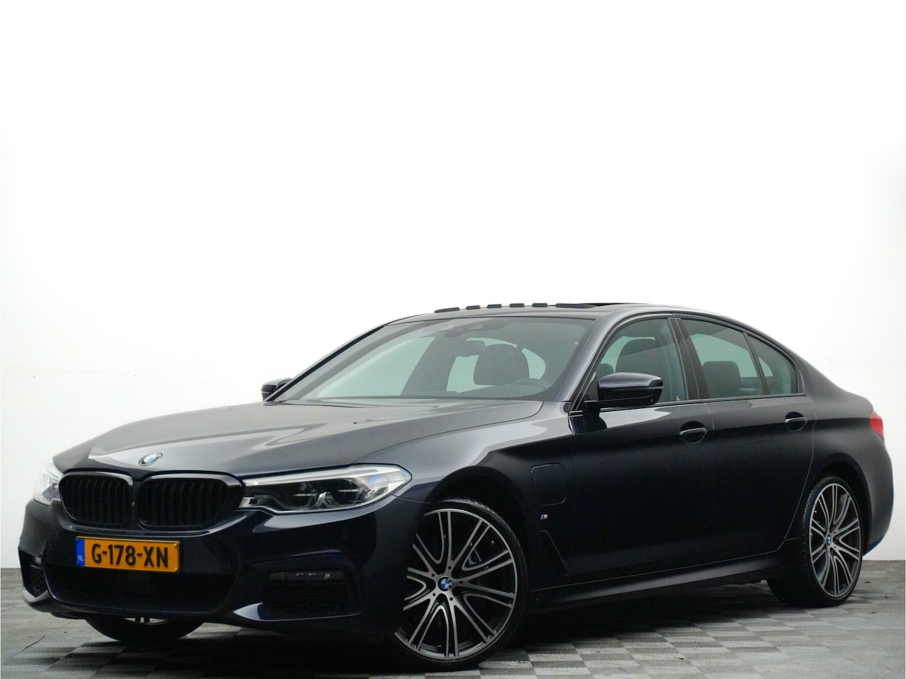 BMW 5-serie - 530e M-Sport Aut8 iPerformance (Panodak, Head Up, Harman Kardon, Stuur/Stoelverwarming, 36 - AutoWereld.nl