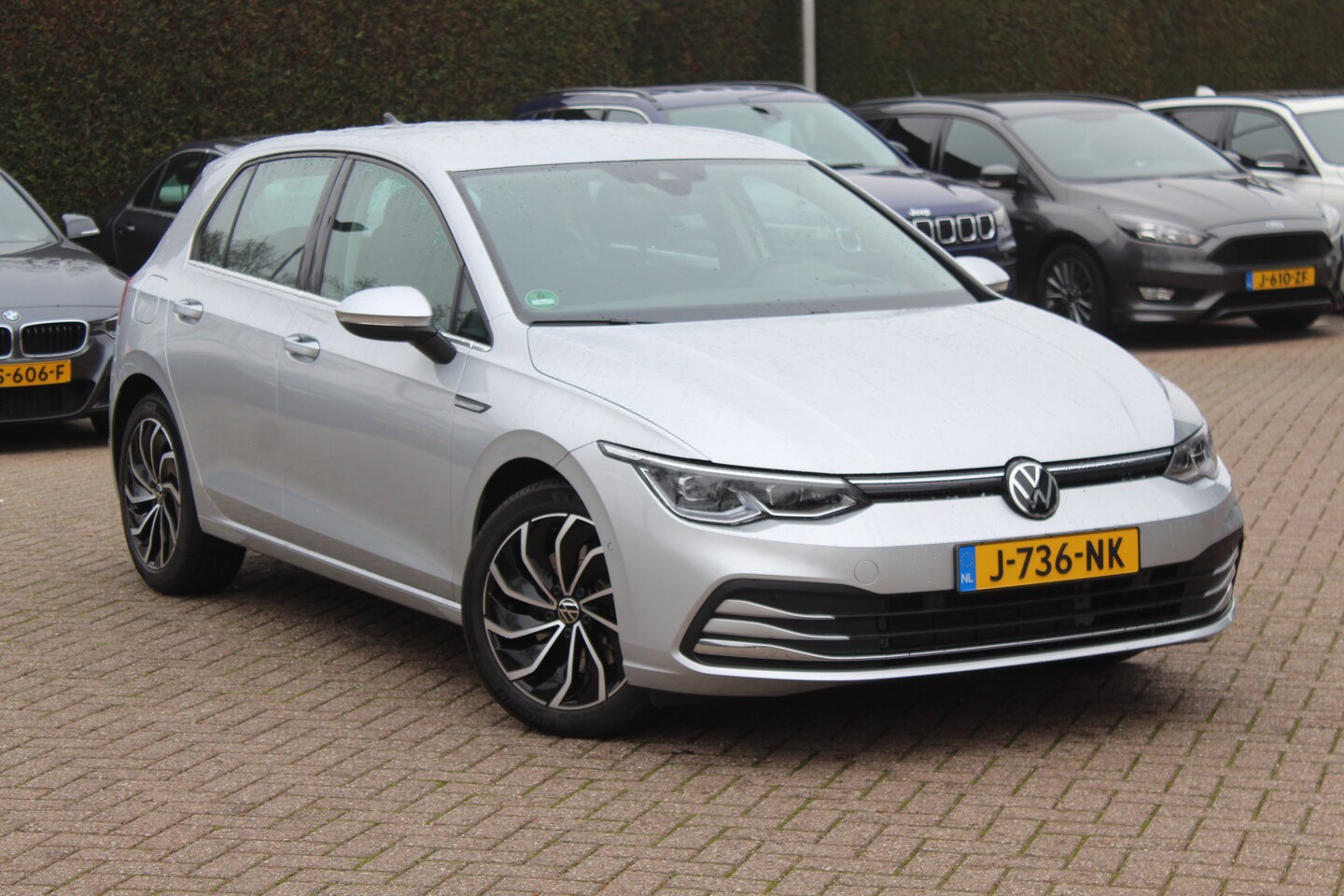 Volkswagen Golf - 1.5 eTSI Style / Camera / Head-up / Virtual Cockpit / Leder&Alcantara / 17'' / Keyless / A - AutoWereld.nl