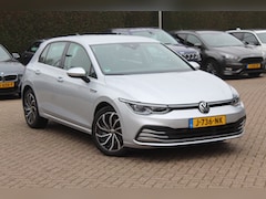 Volkswagen Golf - 1.5 eTSI Style / Camera / Head-up / Virtual Cockpit / Leder&Alcantara / 17'' / Keyless / A