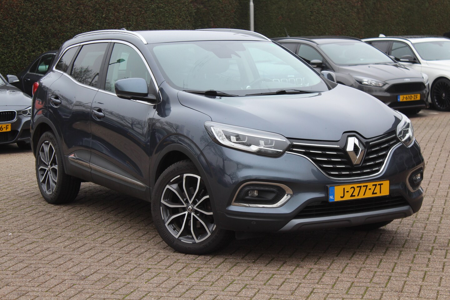 Renault Kadjar - 1.3 TCe Black Edition / Navigatie / Parkeerhulp V+A / Keyless / 18'' / Half leder / DAB / - AutoWereld.nl