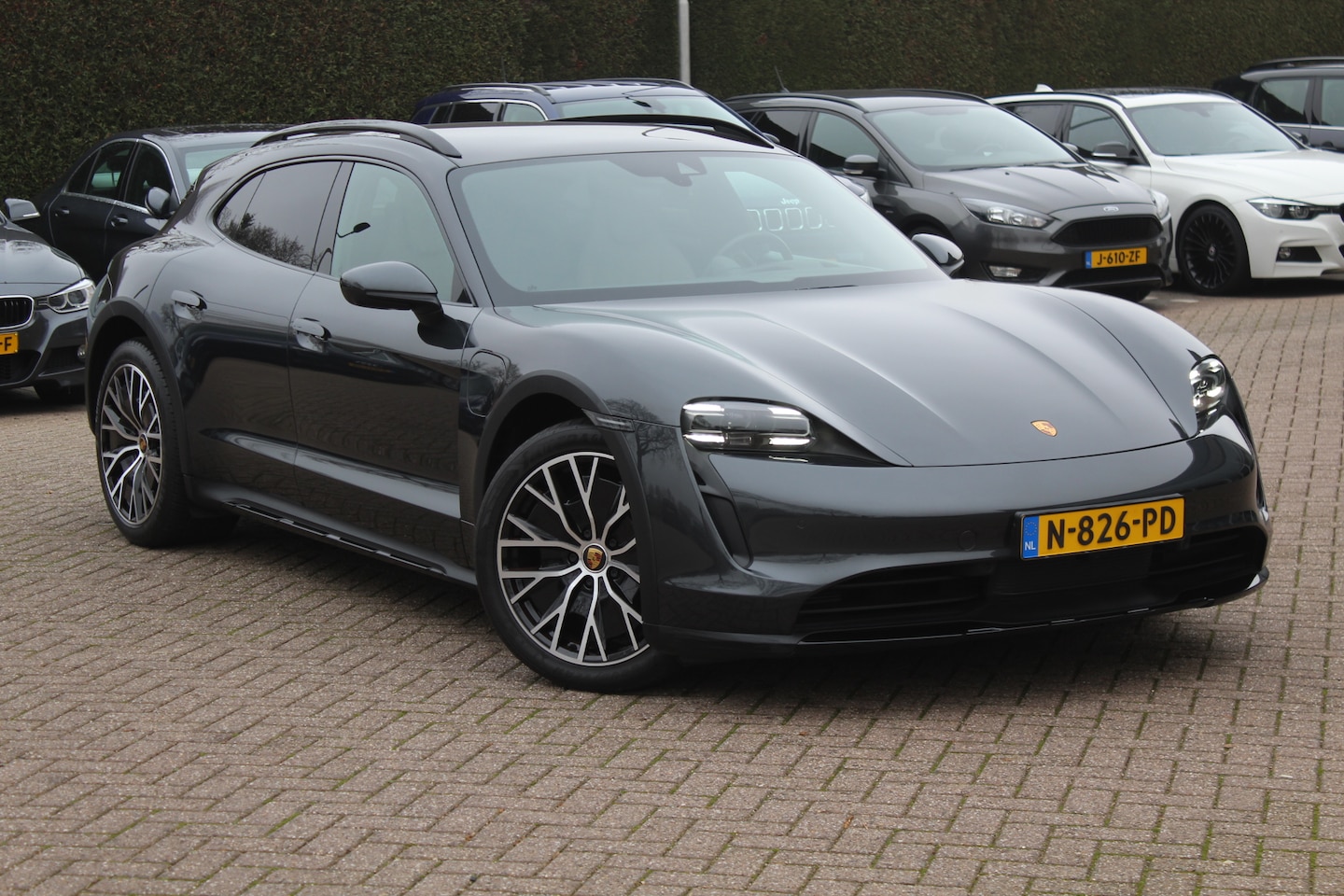 Porsche Taycan Cross Turismo - 4 93 kWh / Panoramadak / Camera / Luchtvering / 20'' / Leder / Keyless / DAB / Stoelverwar - AutoWereld.nl