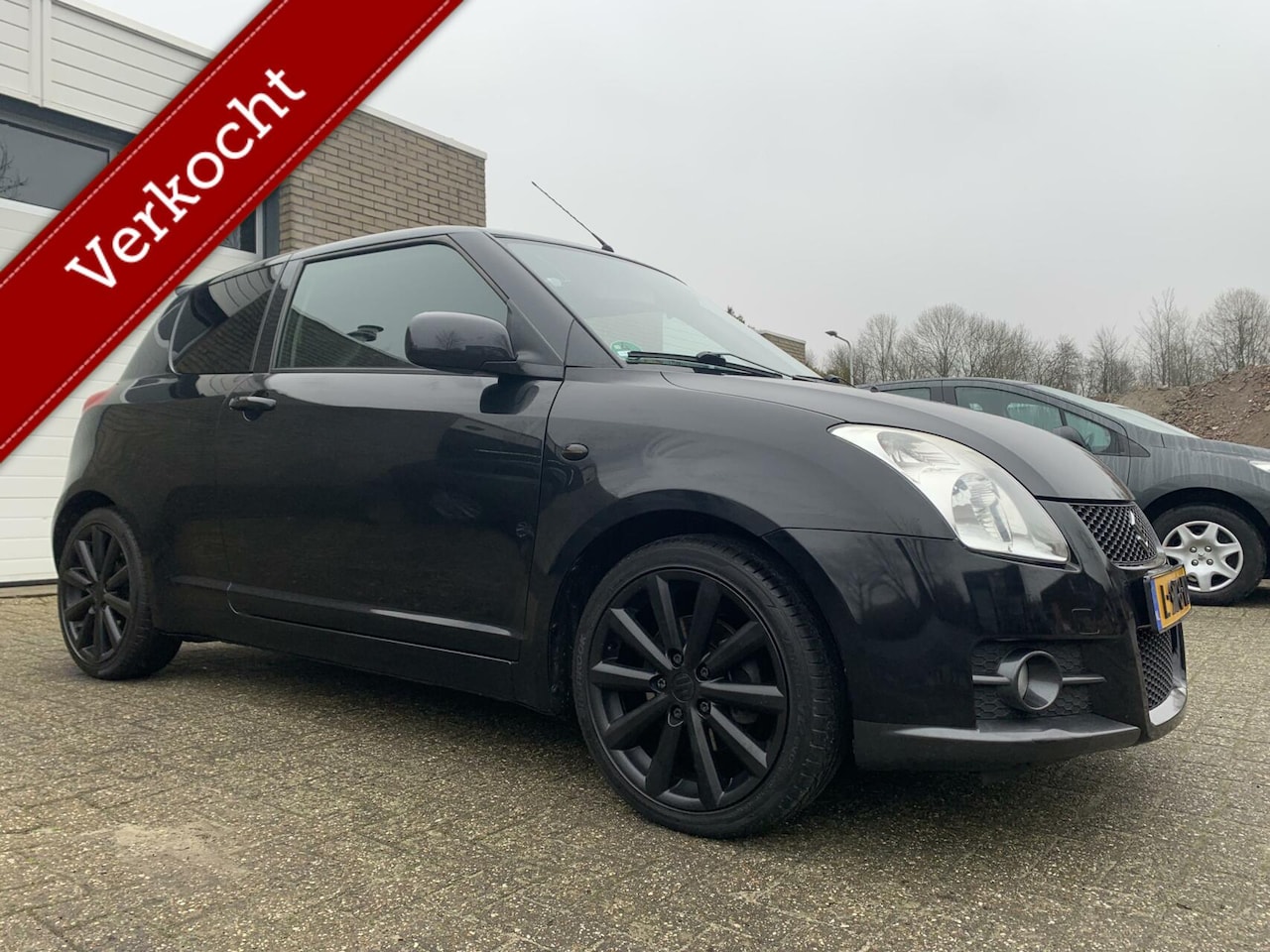 Suzuki Swift - 1.6 Sport Airco Carplay Kleppenuitlaatsysteem Stoelverwarming LM velgen - AutoWereld.nl