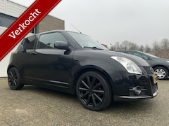 Suzuki Swift - 1.6 Sport Airco Carplay Kleppenuitlaatsysteem Stoelverwarming LM velgen