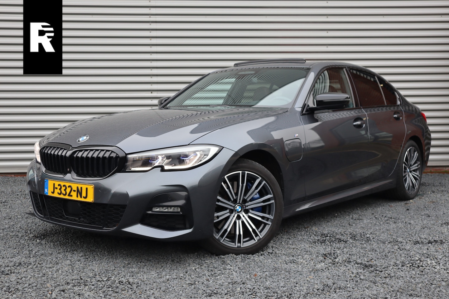 BMW 3-serie - 330e High Executive M-Sport Pano / Adaptieve cruise / Laser / Elec stoelen / Trekhaak / Do - AutoWereld.nl