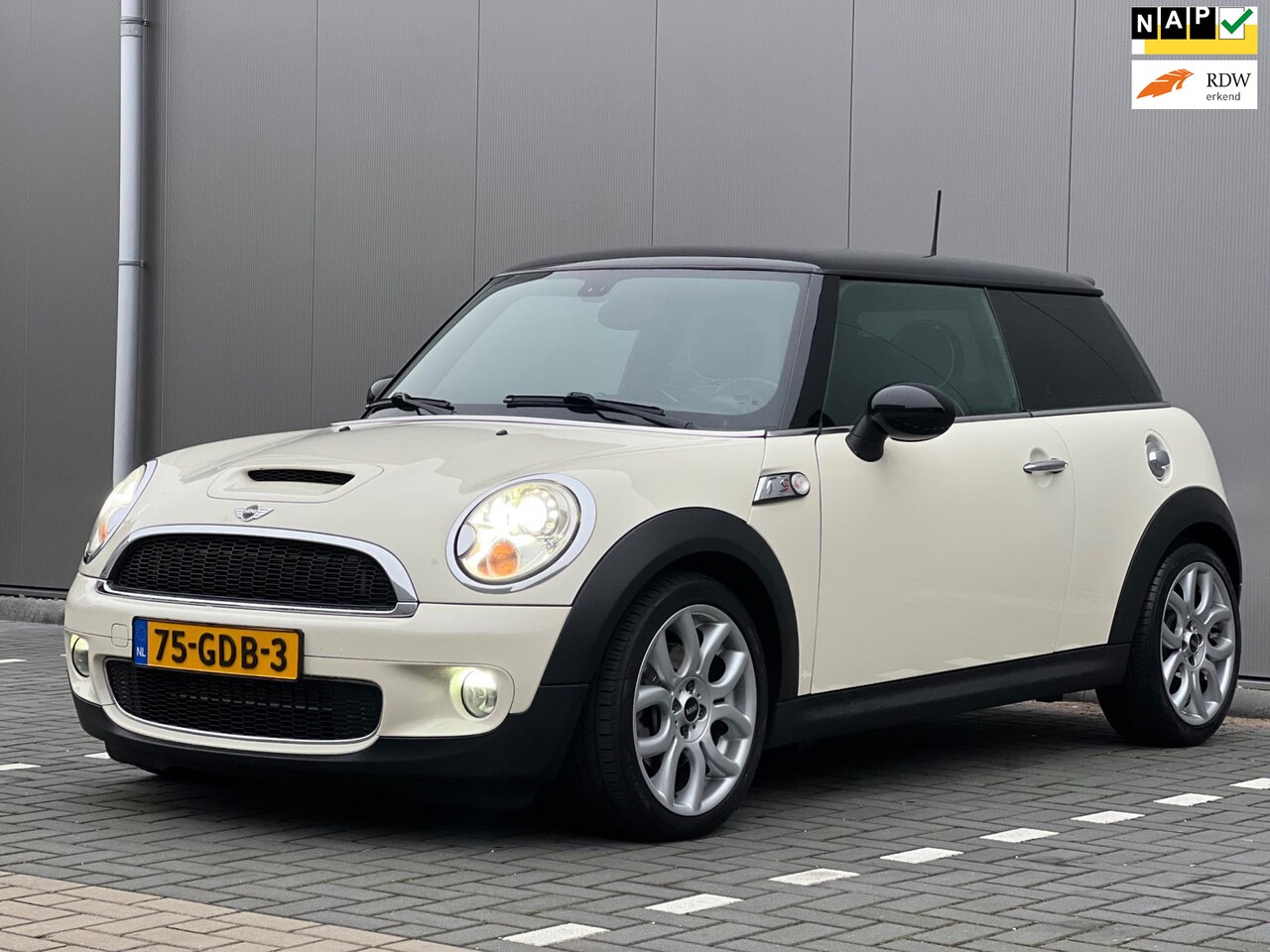 MINI Cooper S - Mini 1.6 Chili | Automaat | Xenon | Leder sportstoelen | Parkeersensoren - AutoWereld.nl