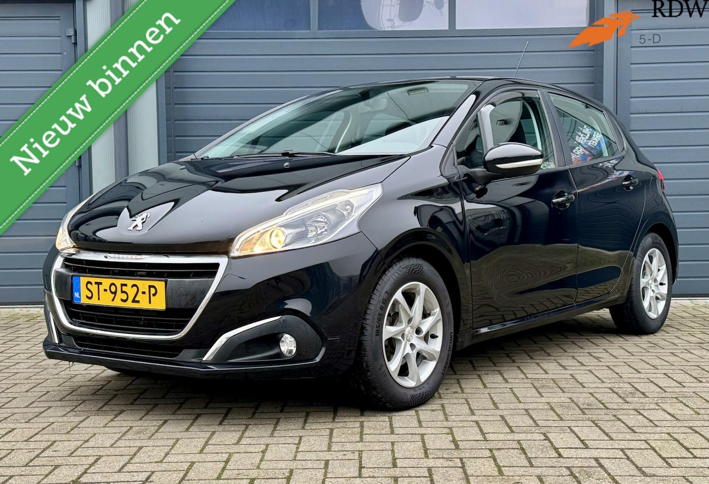 Peugeot 208 - 1.2 PureTech Blue Lion | Lage KM NAP ! | 5 Deurs | Cruise | Airco | Carplay | Zeer Net | D - AutoWereld.nl