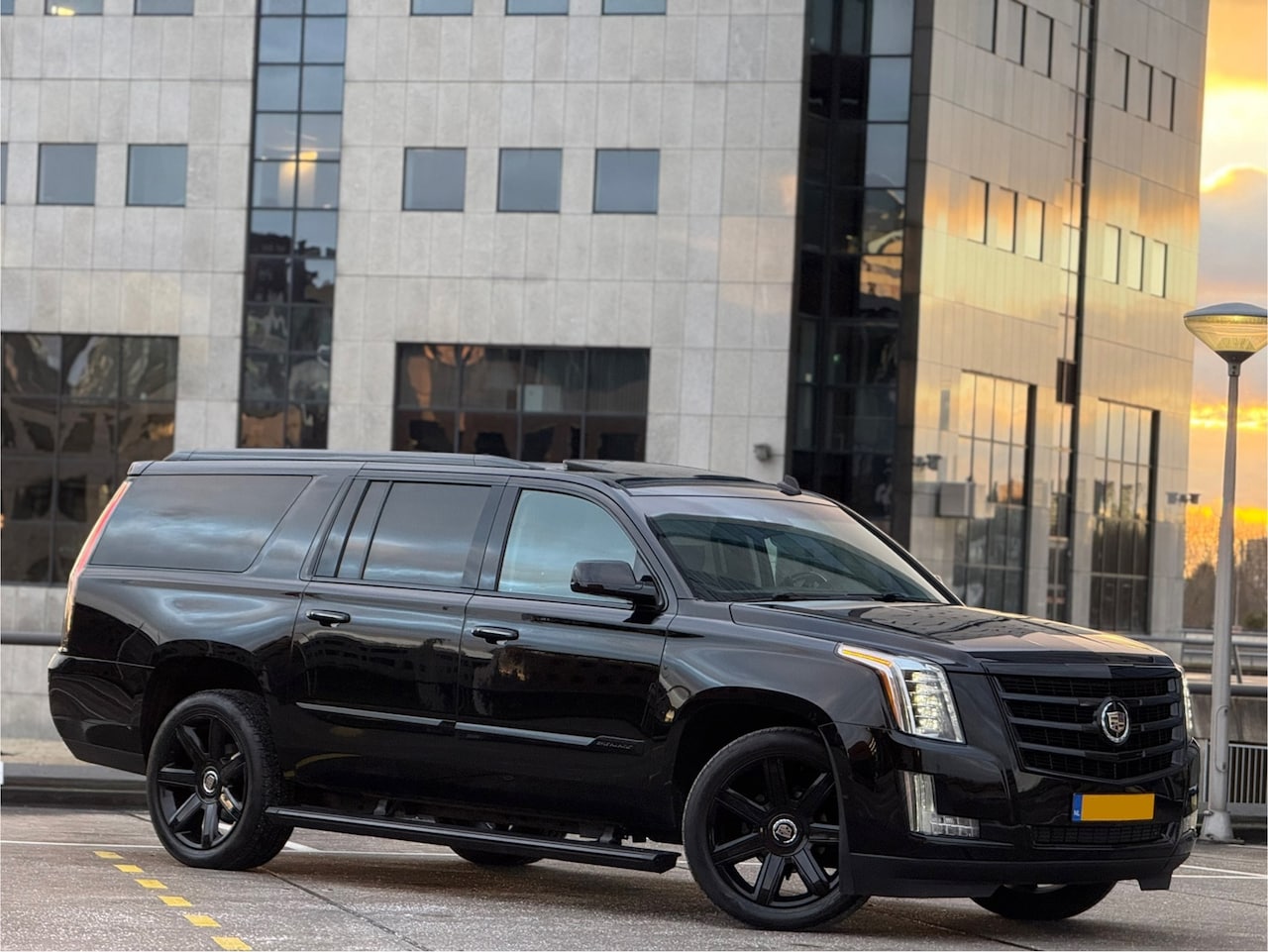 Cadillac Escalade - 6.2 V8 450PK ESV Platinum 7p 5xTV 22'' LWB - AutoWereld.nl