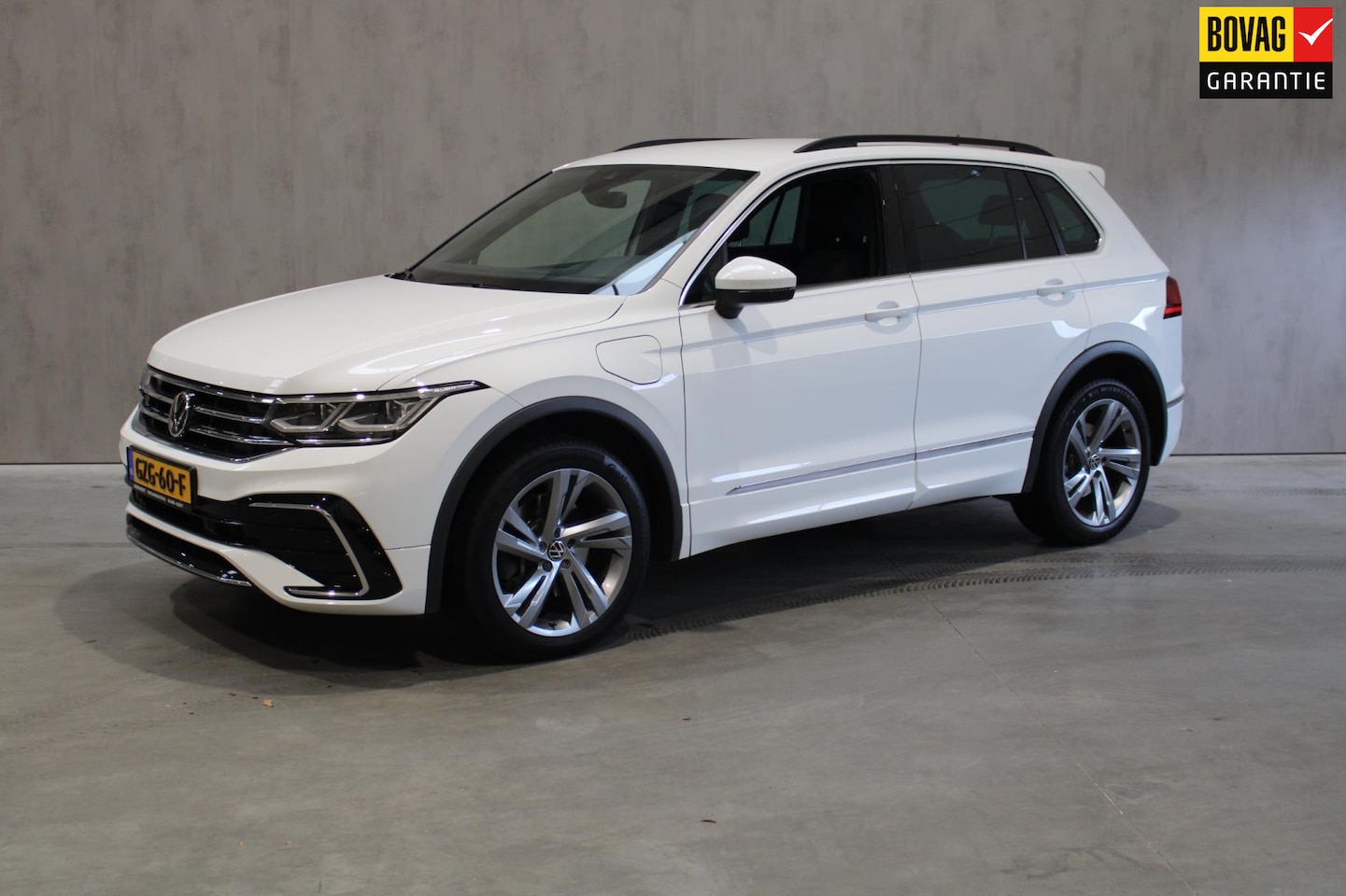 Volkswagen Tiguan - 1.4 TSI eHybrid R-Line Business 360g/Carplay/IQ Light/Virual 12 maanden bovag - AutoWereld.nl