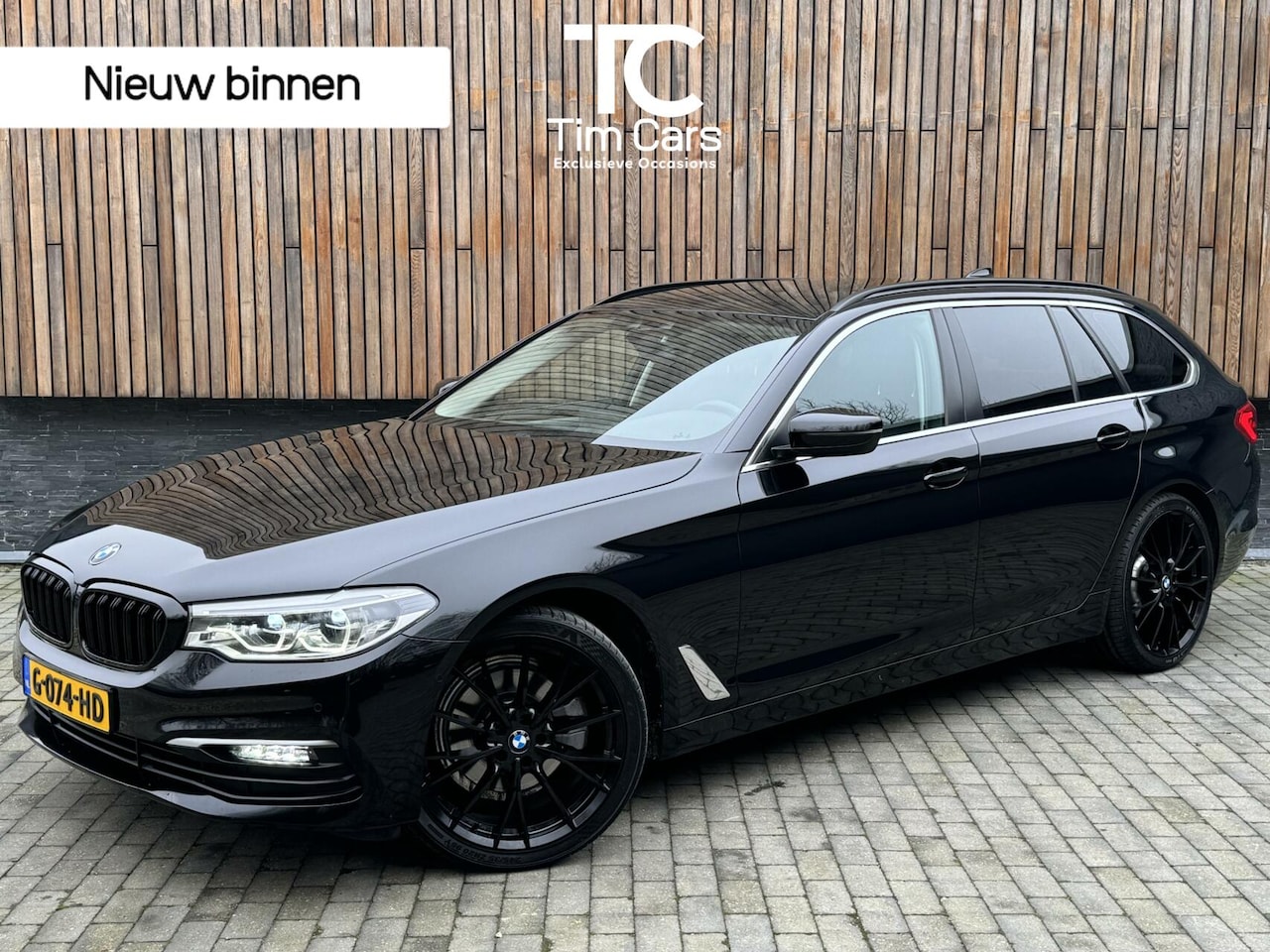 BMW 5-serie Touring - 520i High Executive Automaat | Lederen bekleding | 20 inch lichtmetalen velgen | Achteruit - AutoWereld.nl