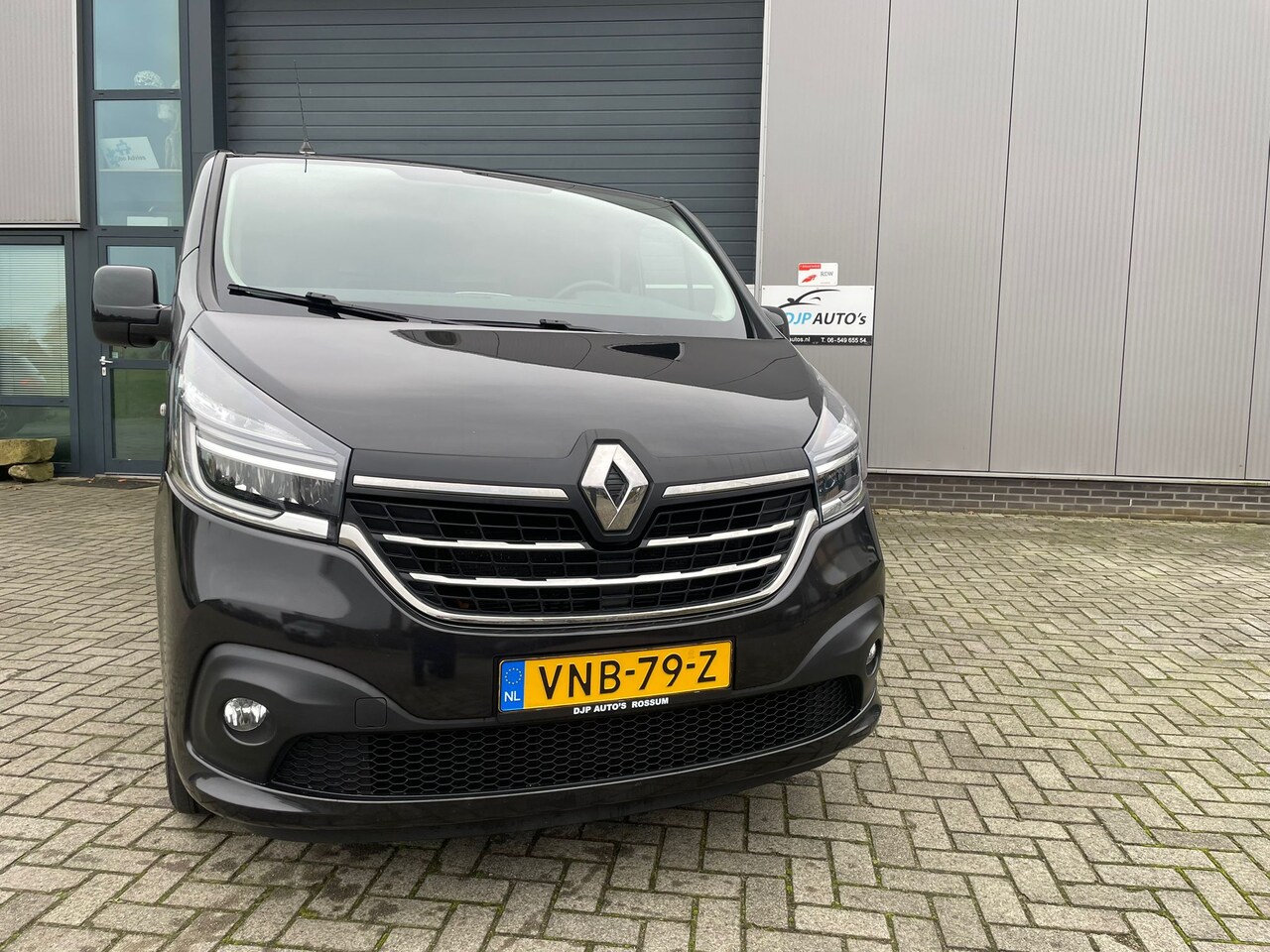 Renault Trafic - 2.0 dCi 120 T29 L2H1 Work Edition Super mooie nette bestelauto met o.a. Airco / Navigatie / Trekhaak Etc!  (zie foto's)!! - AutoWereld.nl