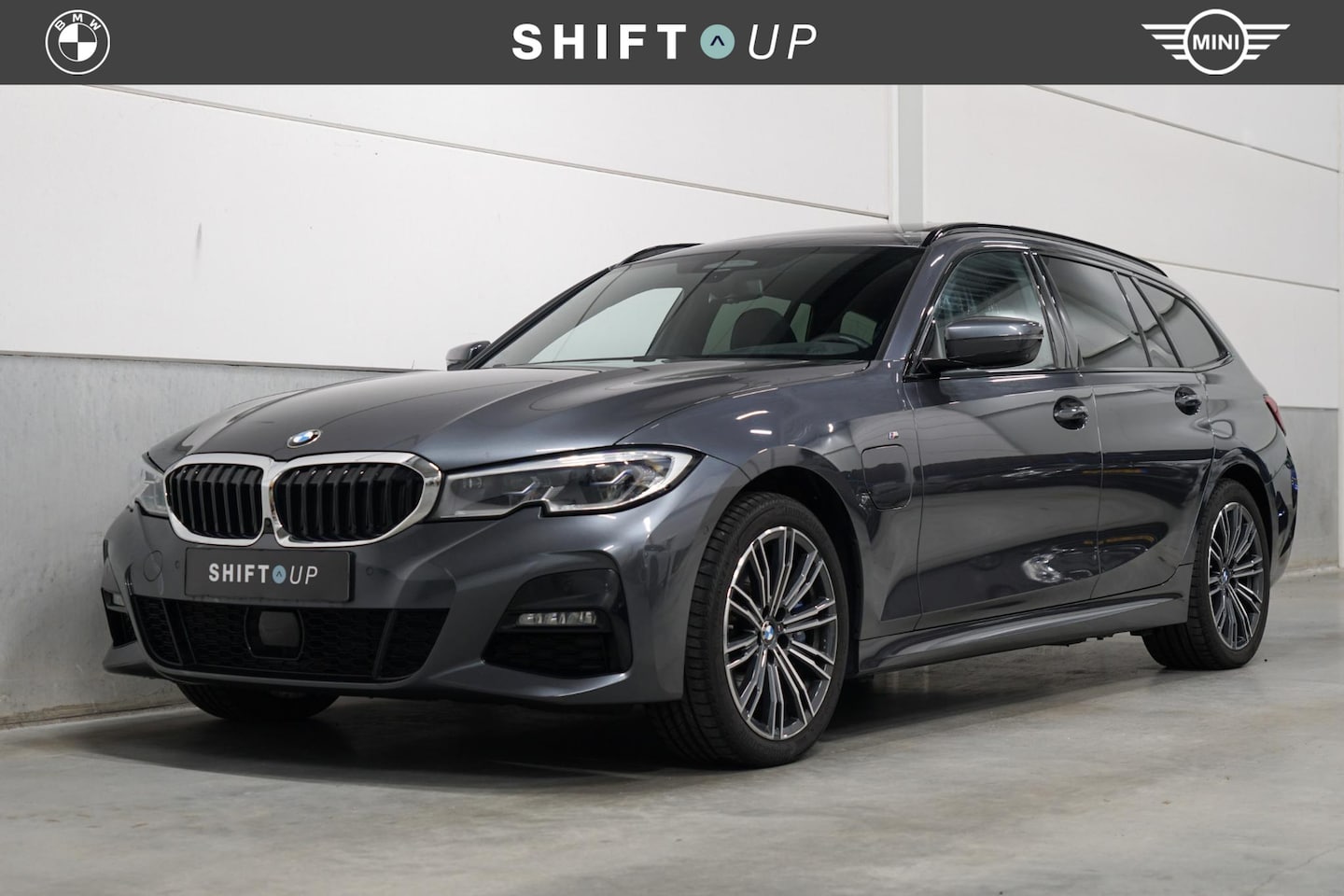 BMW 3-serie Touring - 330e xDrive M-Sport | Panoramadak | Harman Kardon | CoPilot - AutoWereld.nl