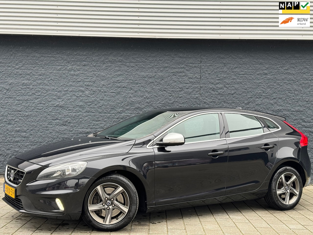 Volvo V40 - 2.0 D4 R-Design 190PK DEALERONDERHOUDEN - AutoWereld.nl