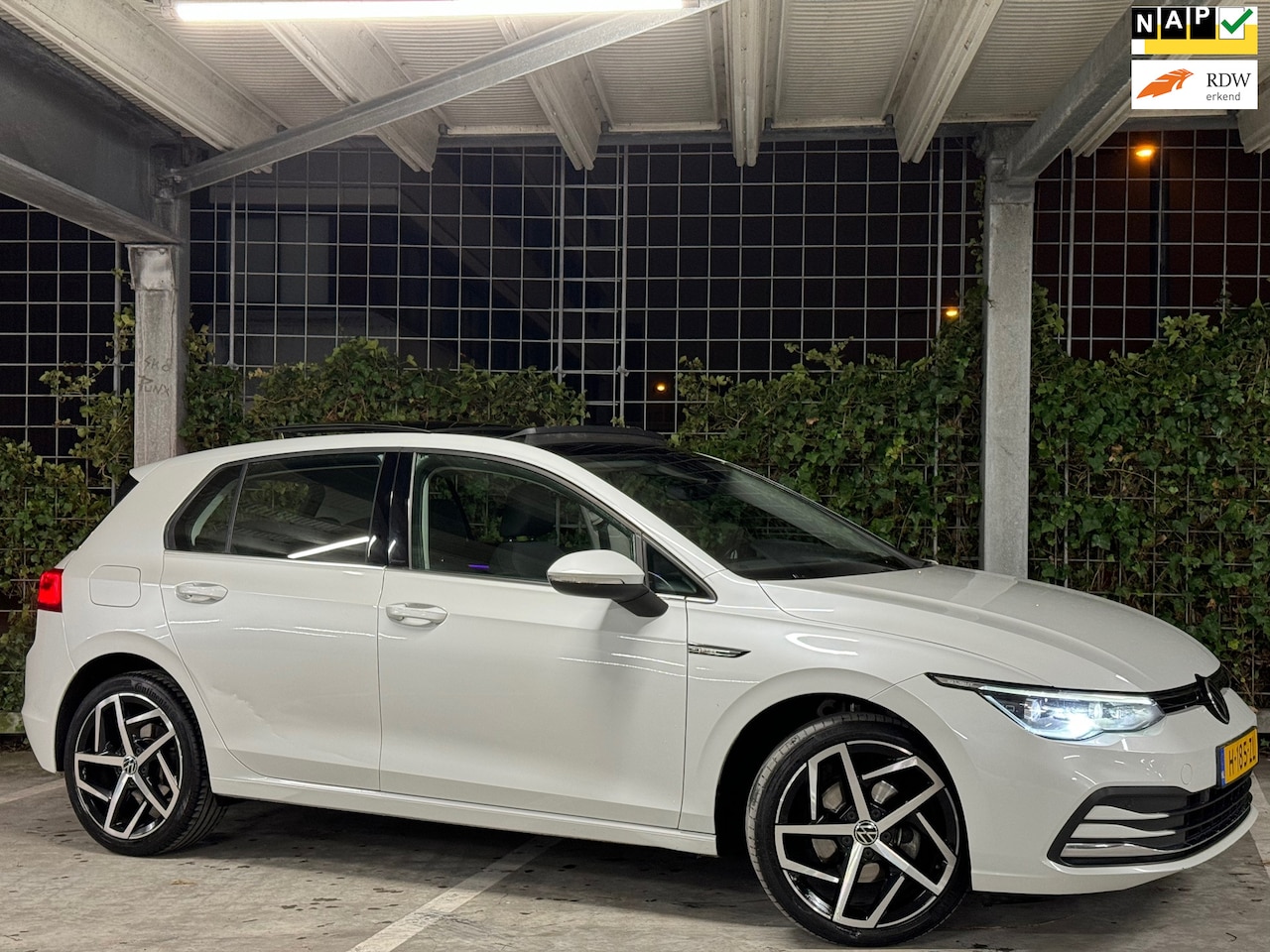 Volkswagen Golf - 1.5 eTSI Style PANO/DSG HIGHLINE - AutoWereld.nl