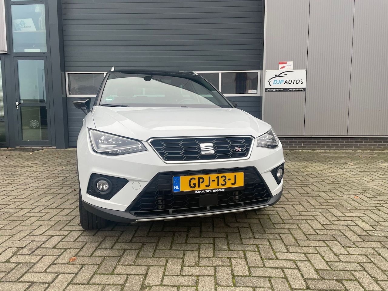 Seat Arona - 1.5 TSI EVO FR Business Intense Super mooie nette auto in FR uitvoering met 150 PK!  Cruise control / Navigatie / Trekhaak - AutoWereld.nl