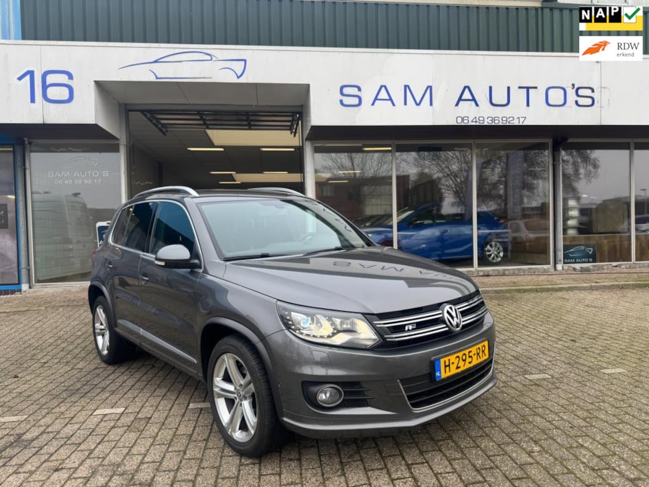 Volkswagen Tiguan - 2.0 TDI R-Line Edition 4Motion AUTOMAAT - AutoWereld.nl