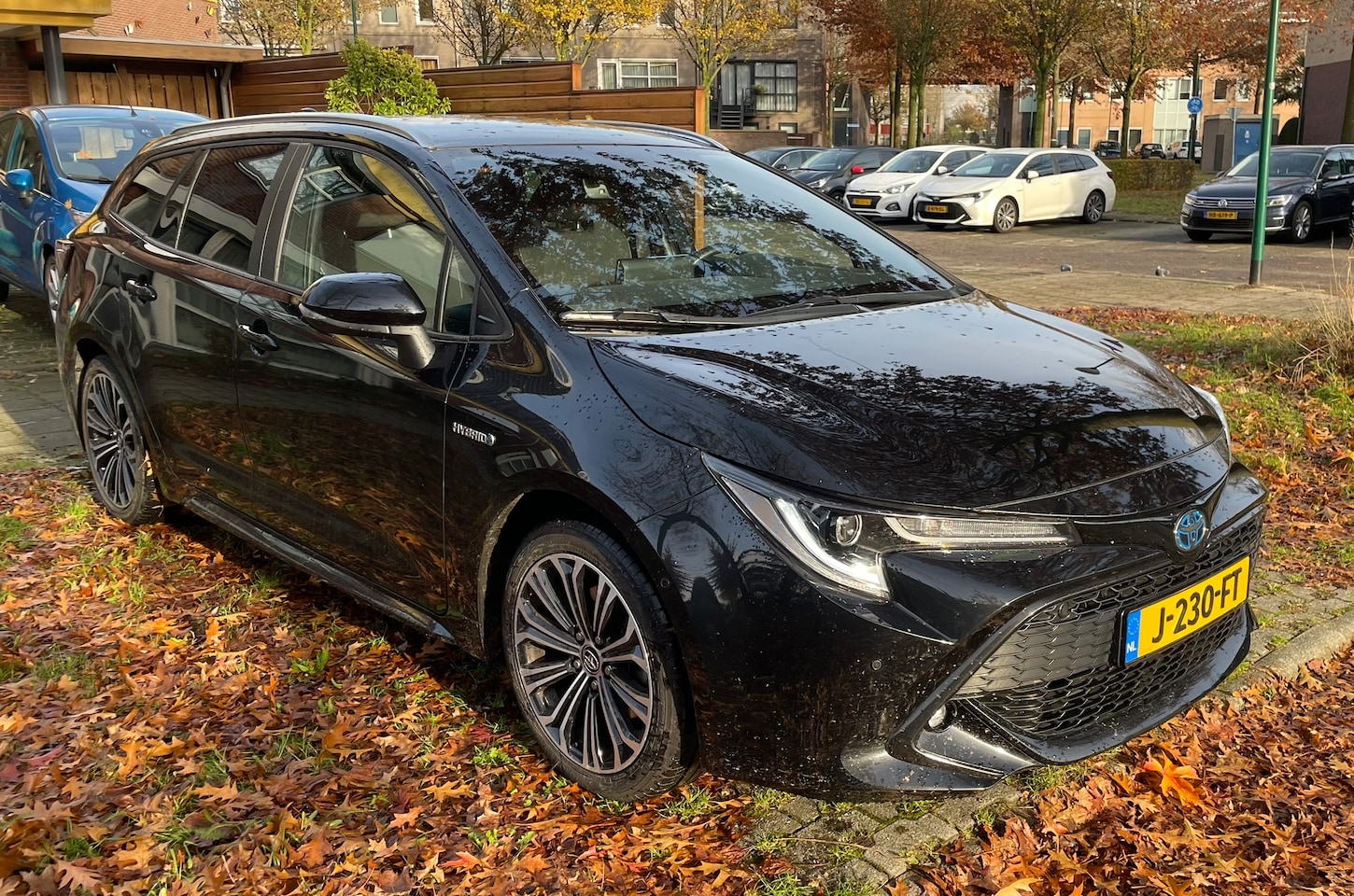 Toyota Corolla Touring Sports - 2.0 Hybrid First Edition 2.0 High Power Hybrid zeer compleet 100% Dealer onderhouden. - AutoWereld.nl