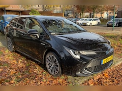 Toyota Corolla Touring Sports - 2.0 Hybrid First Edition 2.0 High Power Hybrid zeer compleet 100% Dealer onderhouden.