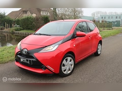 Toyota Aygo - 1.0 VVT-i x-play / Scherm / Camera / Airco