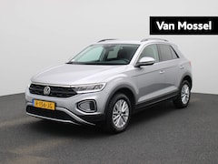 Volkswagen T-Roc - 1.5 TSI Life | AUTOMAAT | VIRTUAL COCKPIT | APPLE CARPLAY | PARKEERSENSOREN VOOR + ACHTER