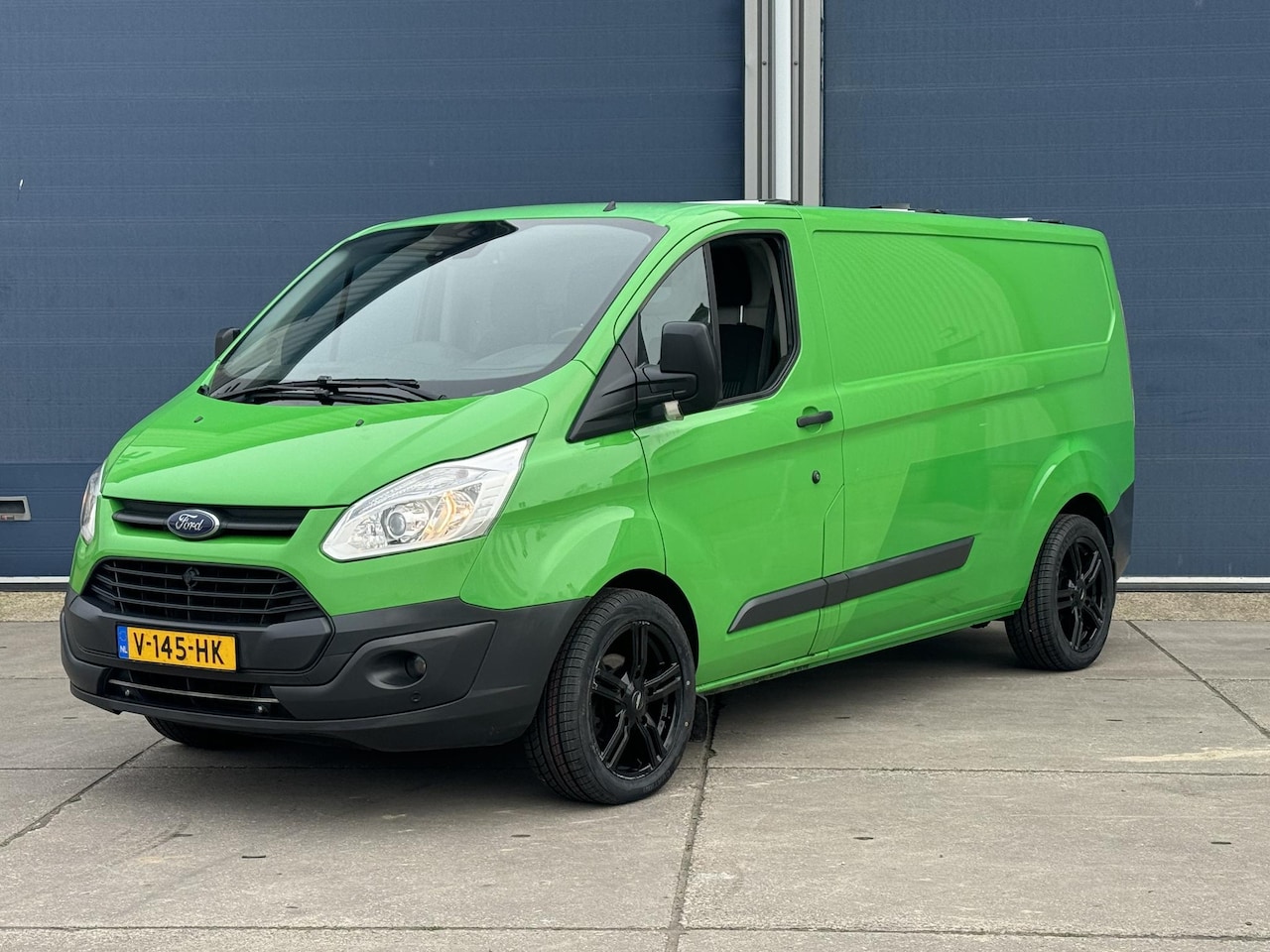 Ford Transit Custom - 310 2.0 TDCI L2H1 Trend AIRCO / CRUISE CONTROLE / NAVI / TREKHAAK / EURO 6 - AutoWereld.nl