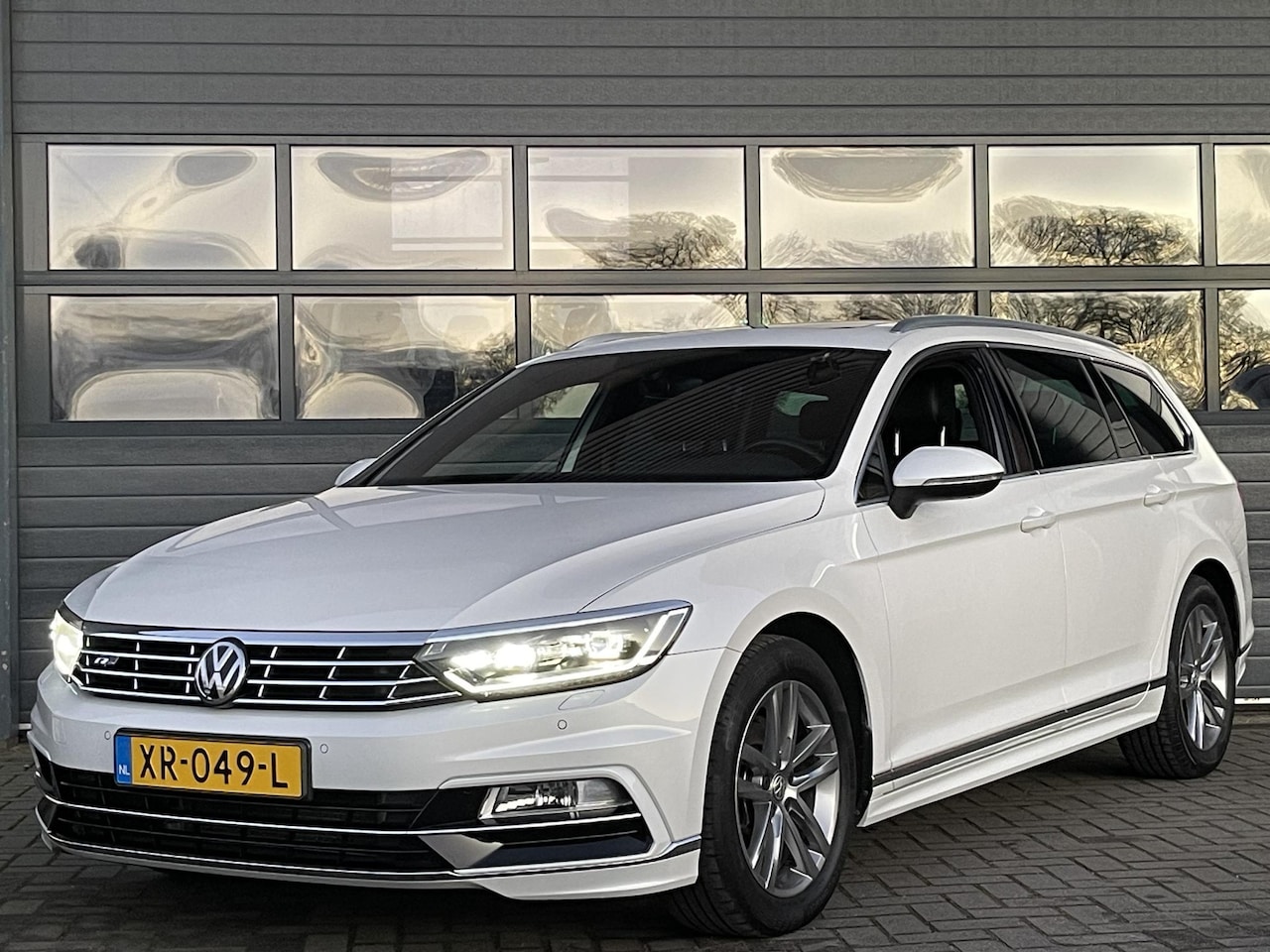 Volkswagen Passat Variant - 1.5 TSI HIGHLINE BUSINESS R I AUTOMAAT I SCHUIF/KANTELDAK I LEDEREN BEKLEDING I STOELVERWA - AutoWereld.nl