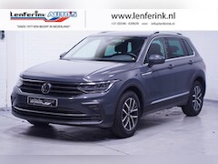 Volkswagen Tiguan - 1.5 TSI Life Business Virtual Led koplampen Stuur-en stoelverwaming Sportstoelen met massa