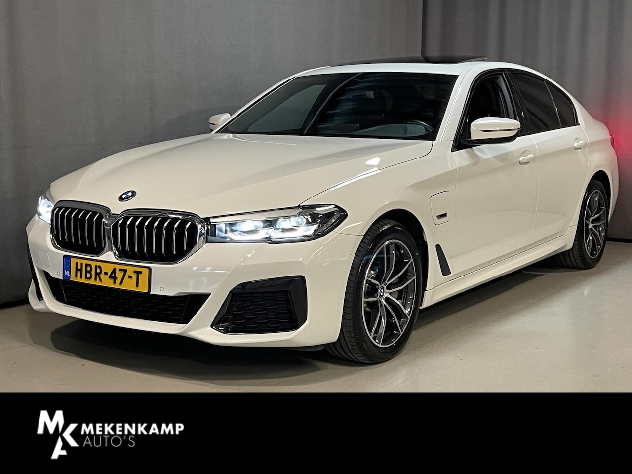 BMW 5-serie - 530e Business Edition Plus M Sport 18"/Panoramadak/Camera/Stoelverwarming + memory/PDC v+a - AutoWereld.nl