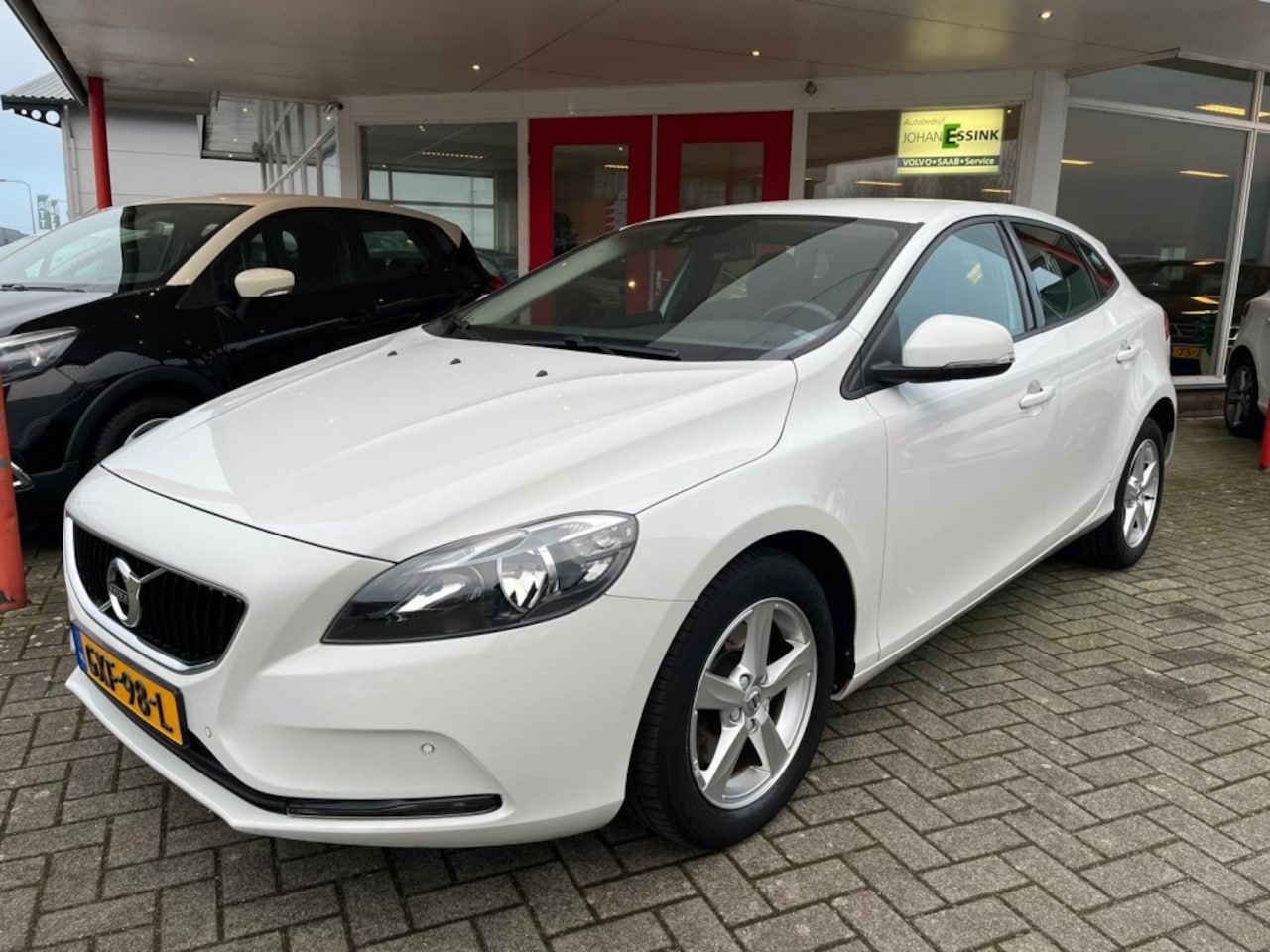 Volvo V40 - Volvo V40 2.0 T2 122PK Onderhoudshistorie/PDC/Bluetooth/Navi - AutoWereld.nl