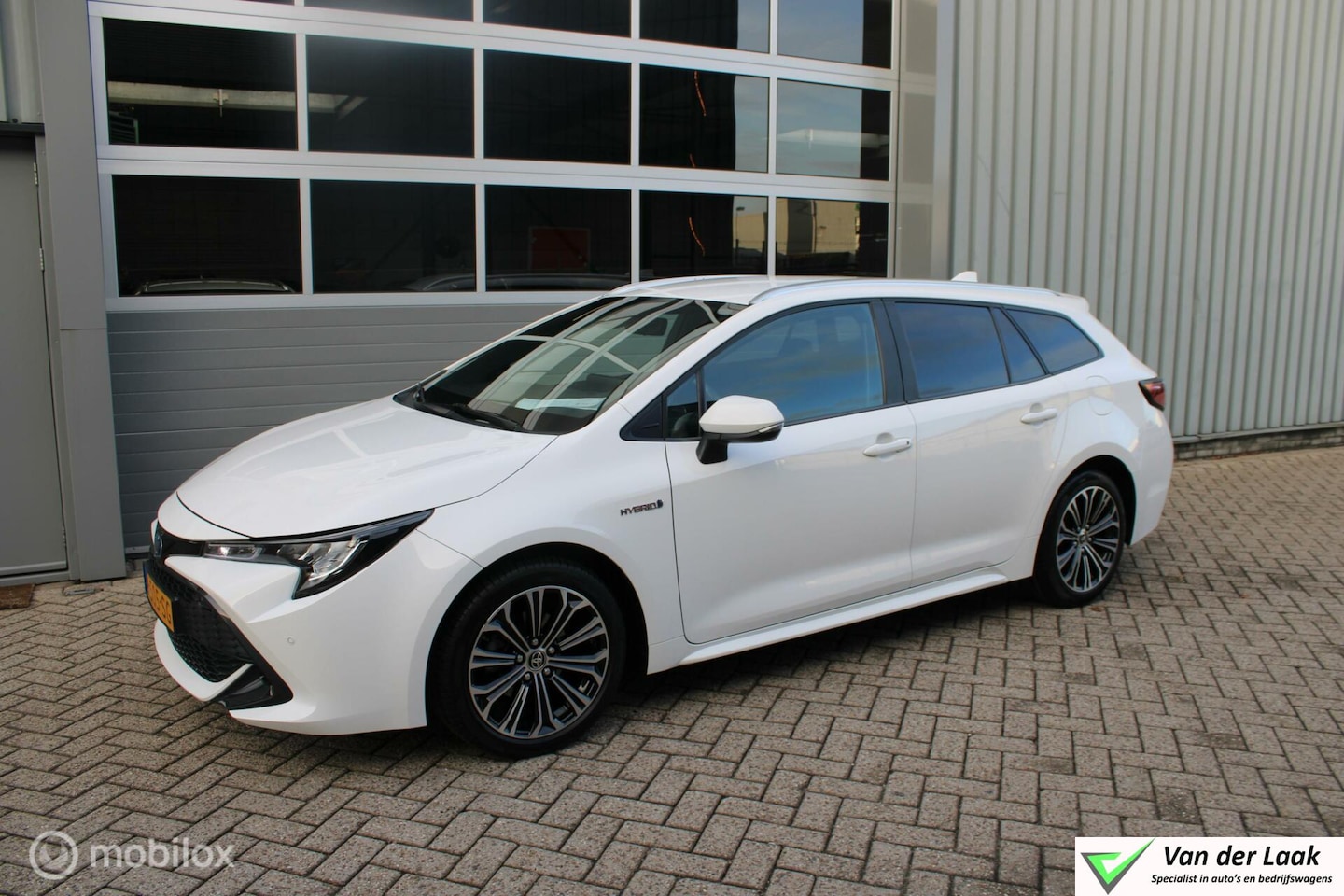 Toyota Corolla Touring Sports - 1.8 Hybrid Business Plus Trekhaak Parkeersensoren. - AutoWereld.nl