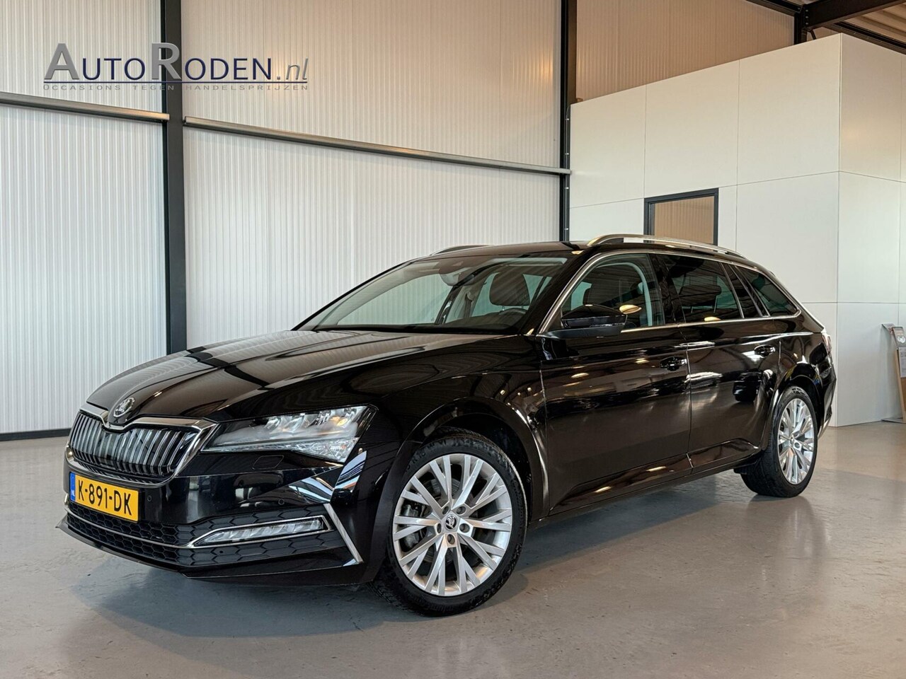 Skoda Superb Combi - 1.4TSi iV PHEV 160 Kw Automaat Business Edition Plus|Trekhaak|Camera|Navi|StoelVW - AutoWereld.nl