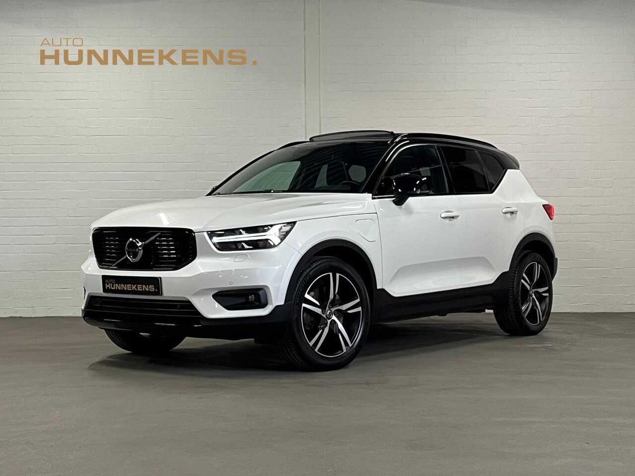 Volvo XC40 - T4 R-Design | Open dak | Trekhaak | Haman/Kardon | BLIS | Adapt. Cruise - AutoWereld.nl